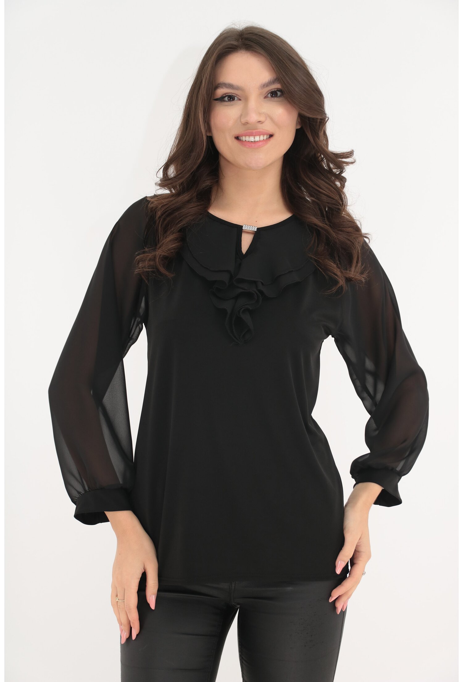 Bluza neagra cu volanas dublu la decolteu