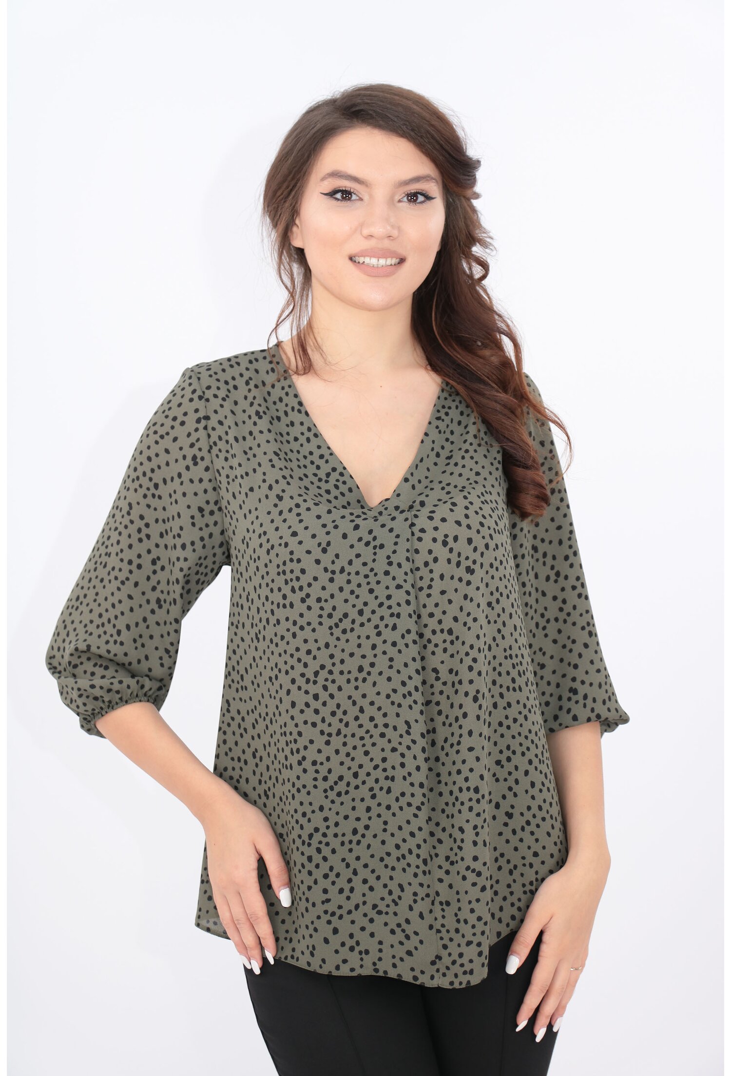 Bluza olive cu buline negre