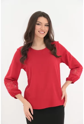 Bluza rosie cu insertii din dantela