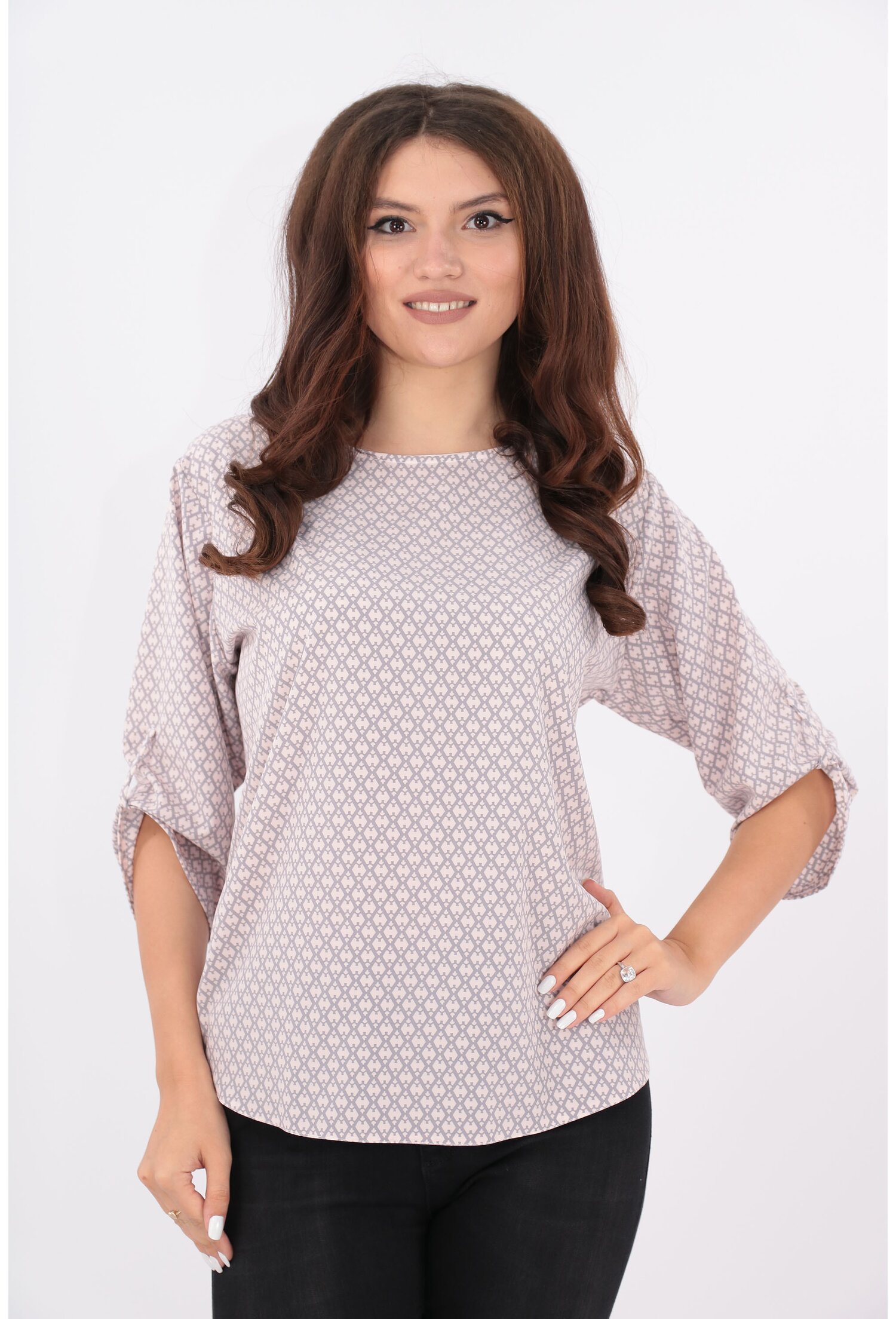Bluza roz cu print geometric gri