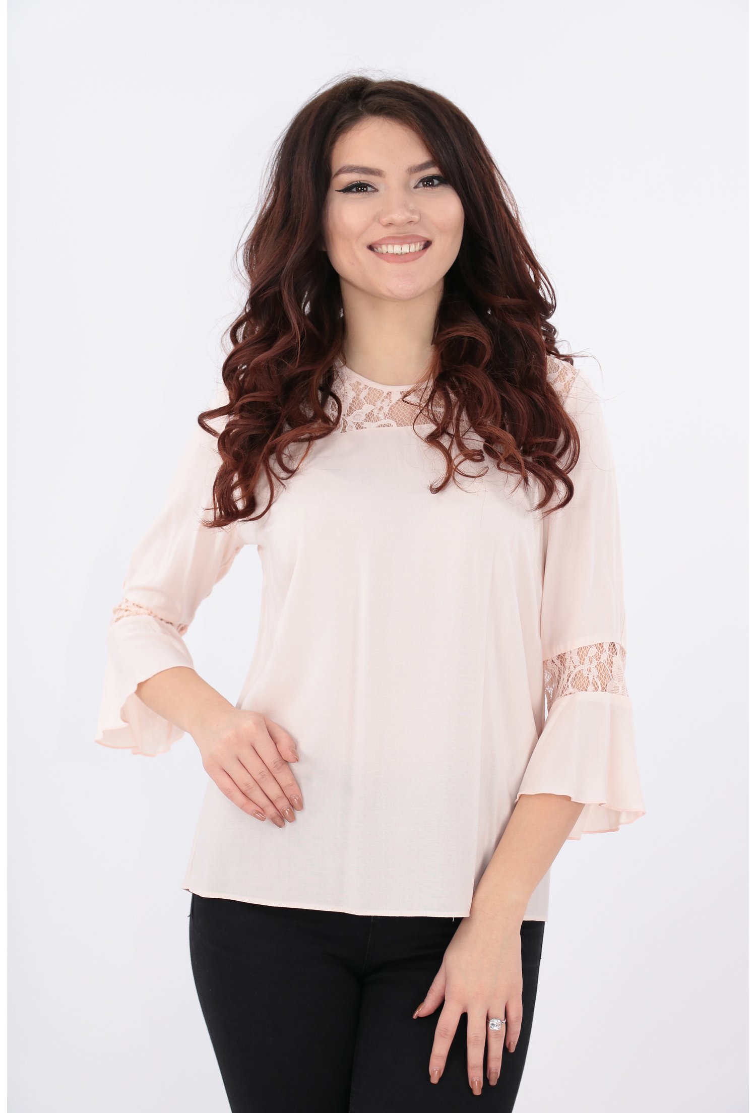 Bluza roz-pudra cu dantela