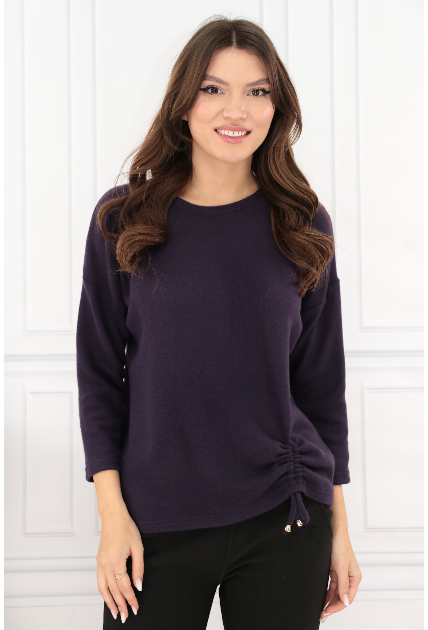 Bluza tricotata violet inchis cu siret lateral