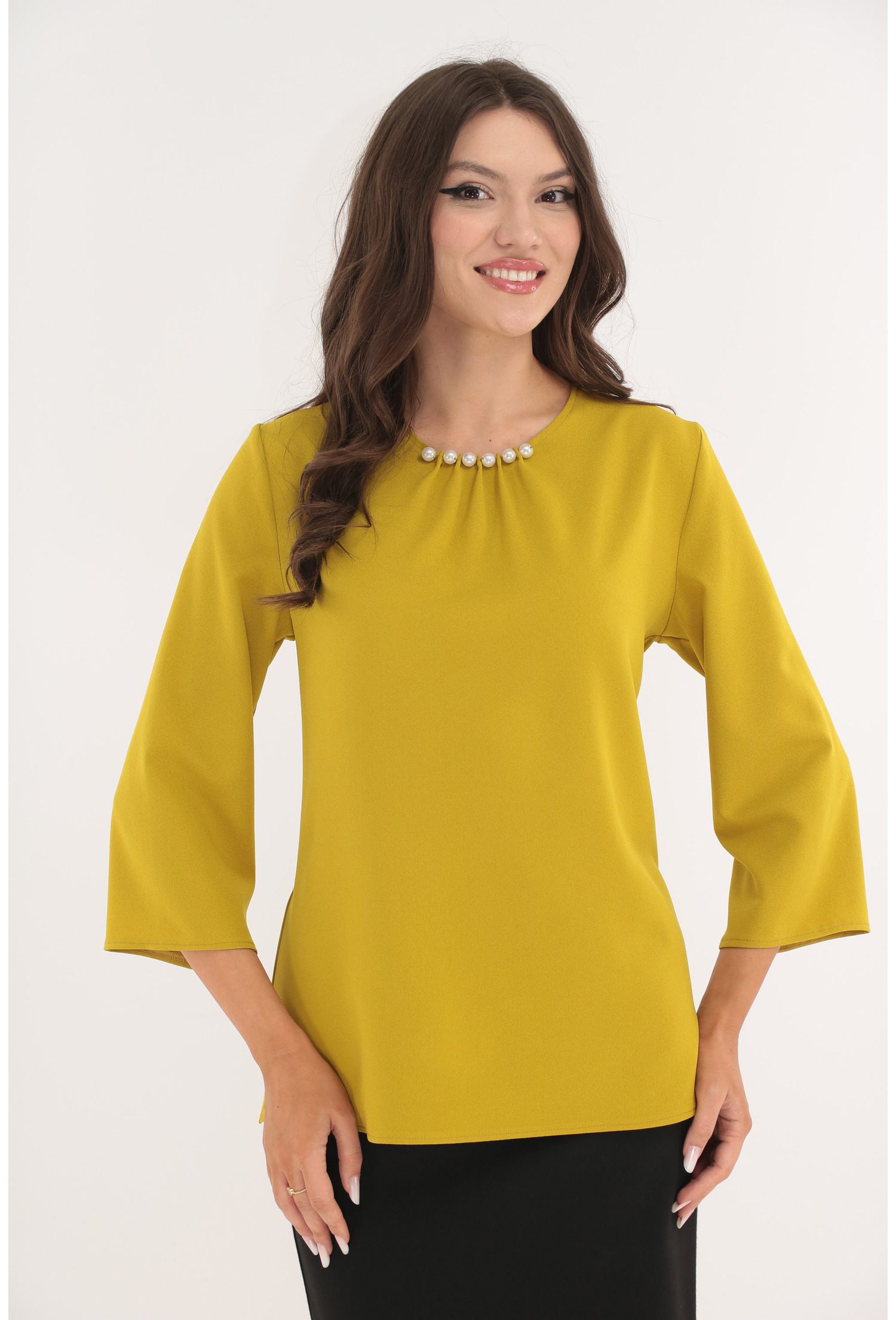 Poze Bluza uni mustar cu perlute la decolteu