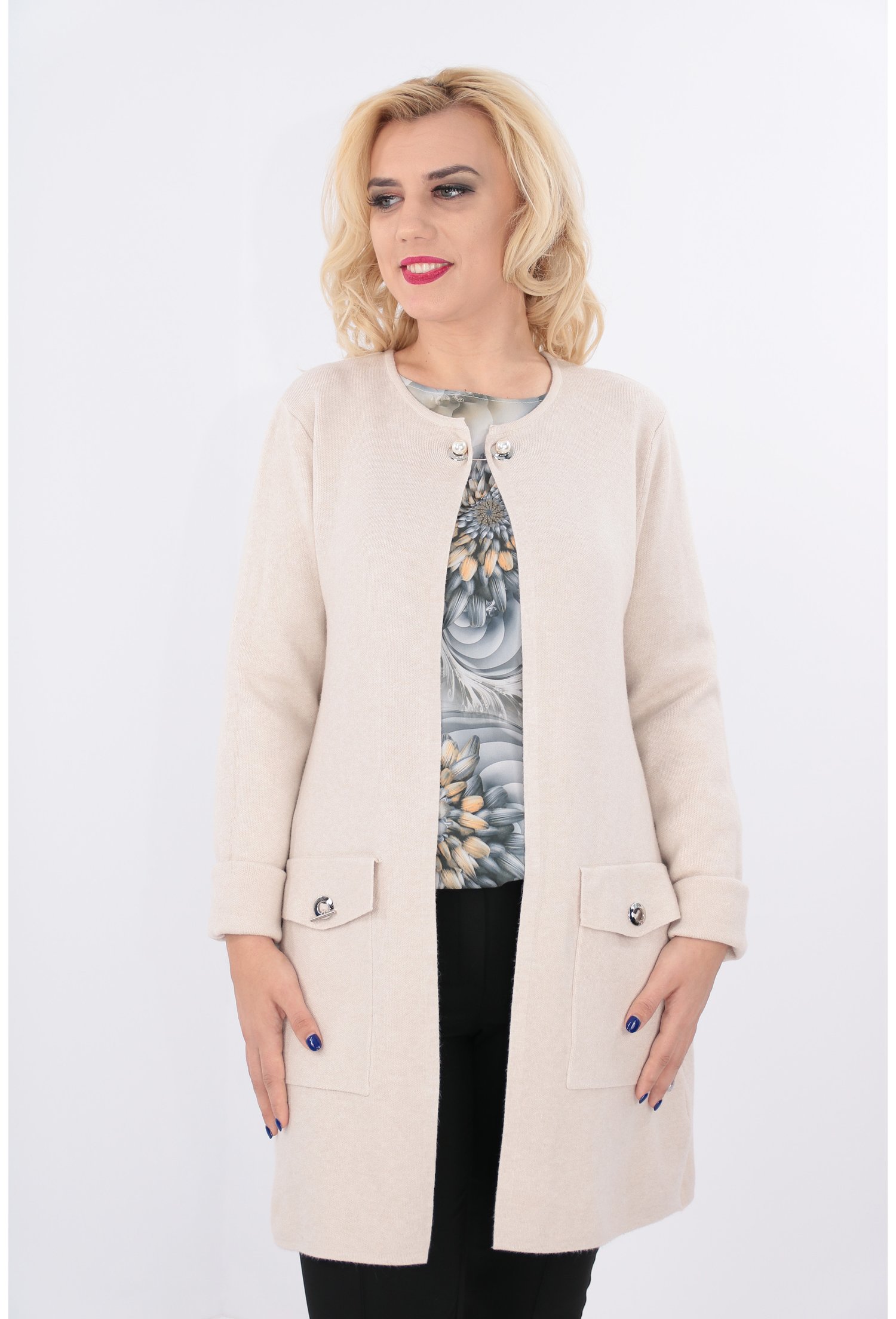 Cardigan bej lung tricotat