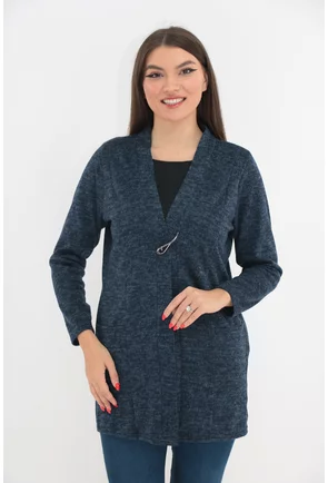 Cardigan bleumarin din jerse cu brosa