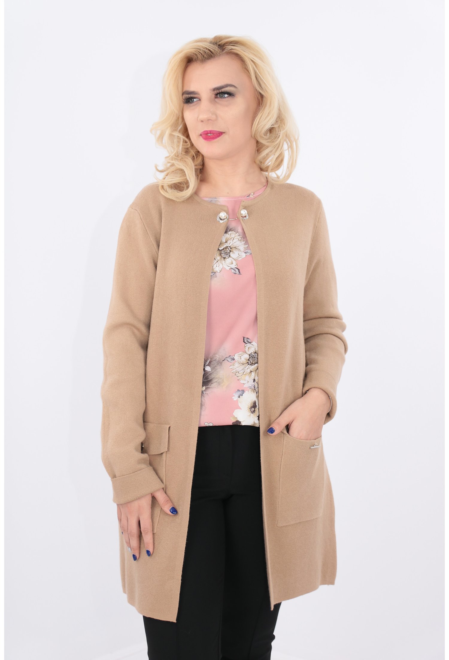 Cardigan cafeniu lung tricotat
