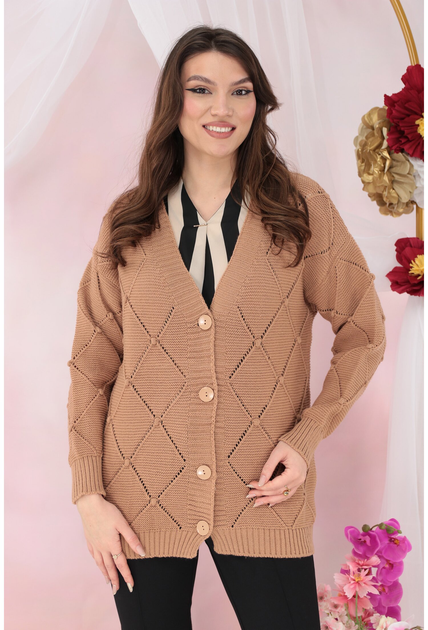 Cardigan lejer camel cu nasturi