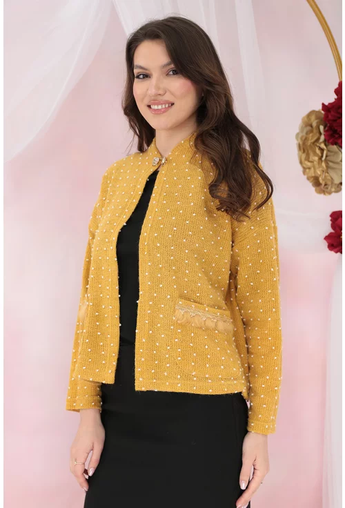 Cardigan mustar tricotat cu buline mici albe