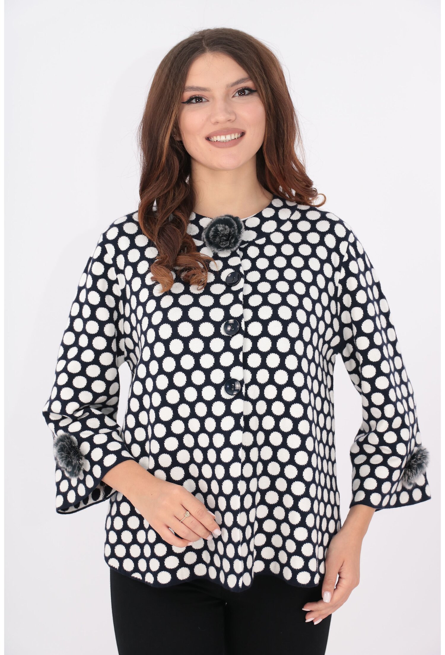 Cardigan tricotat negru cu buline albe