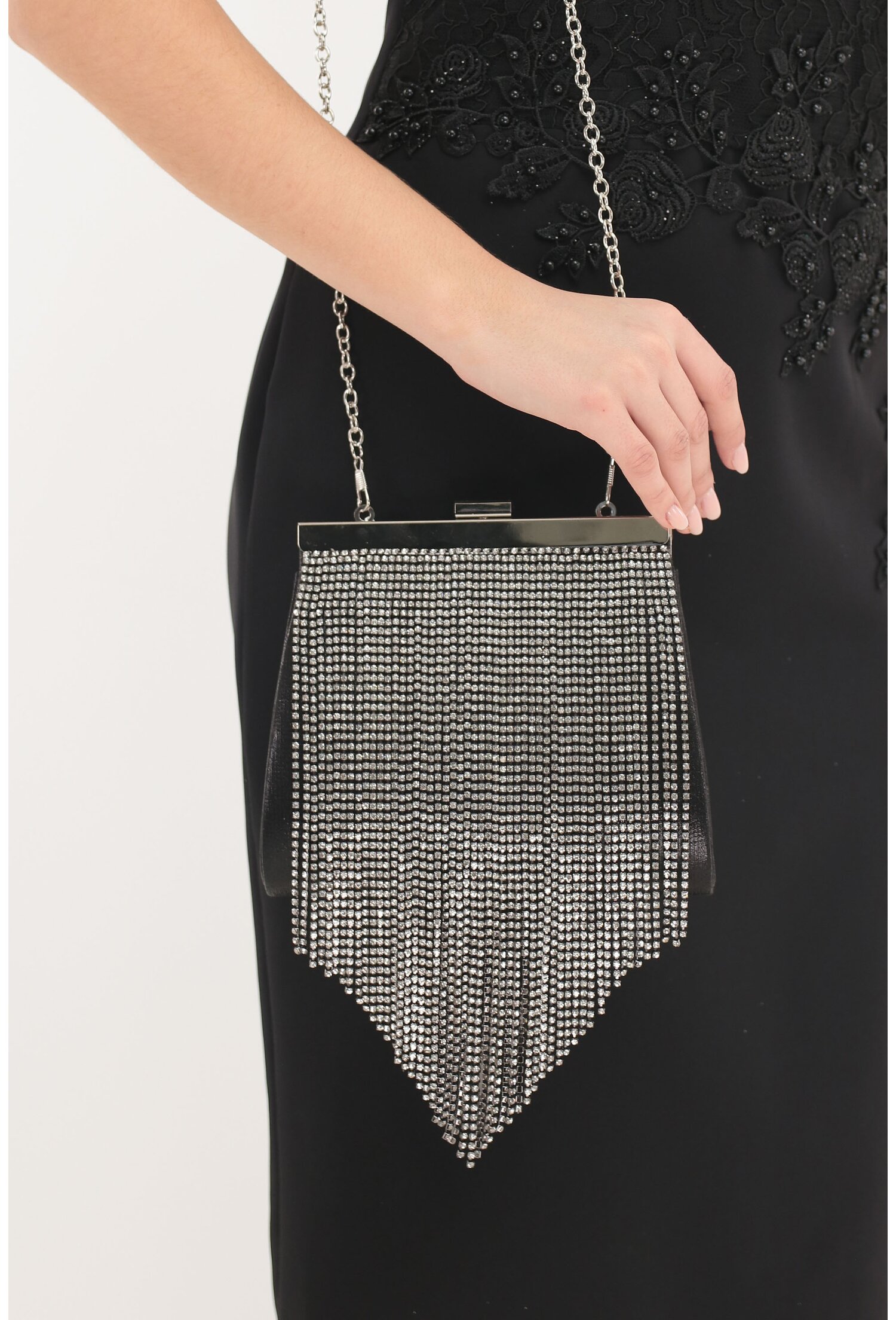 Clutch negru cu franjuri din strasuri