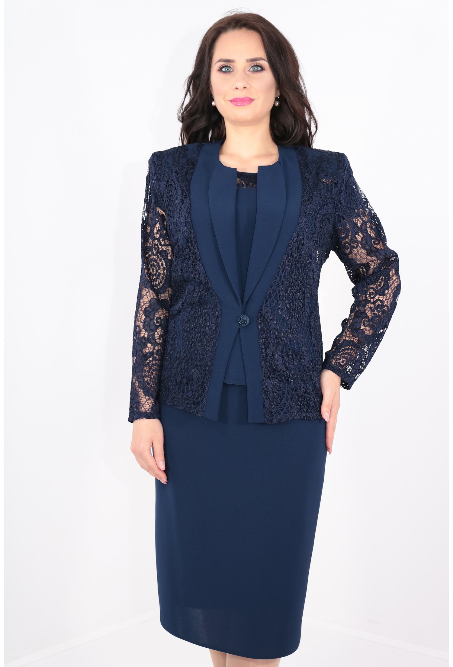 Costum bleumarin din trei piese