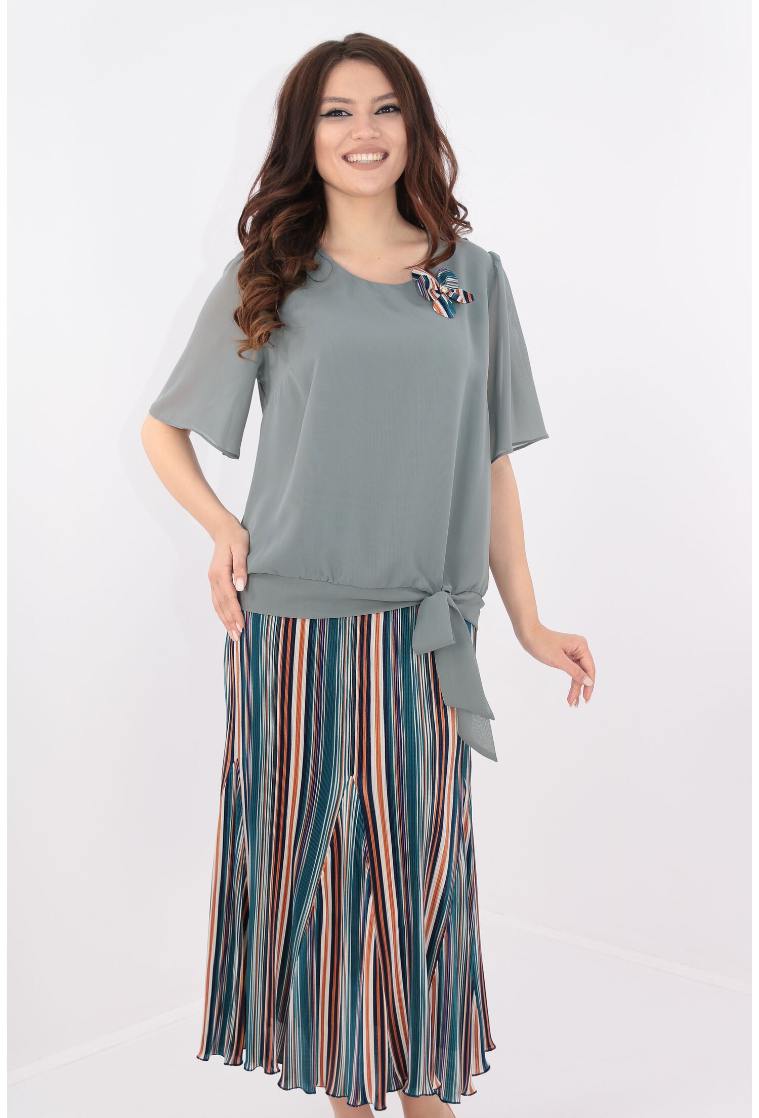 Costum elegant bluza si fusta plisata