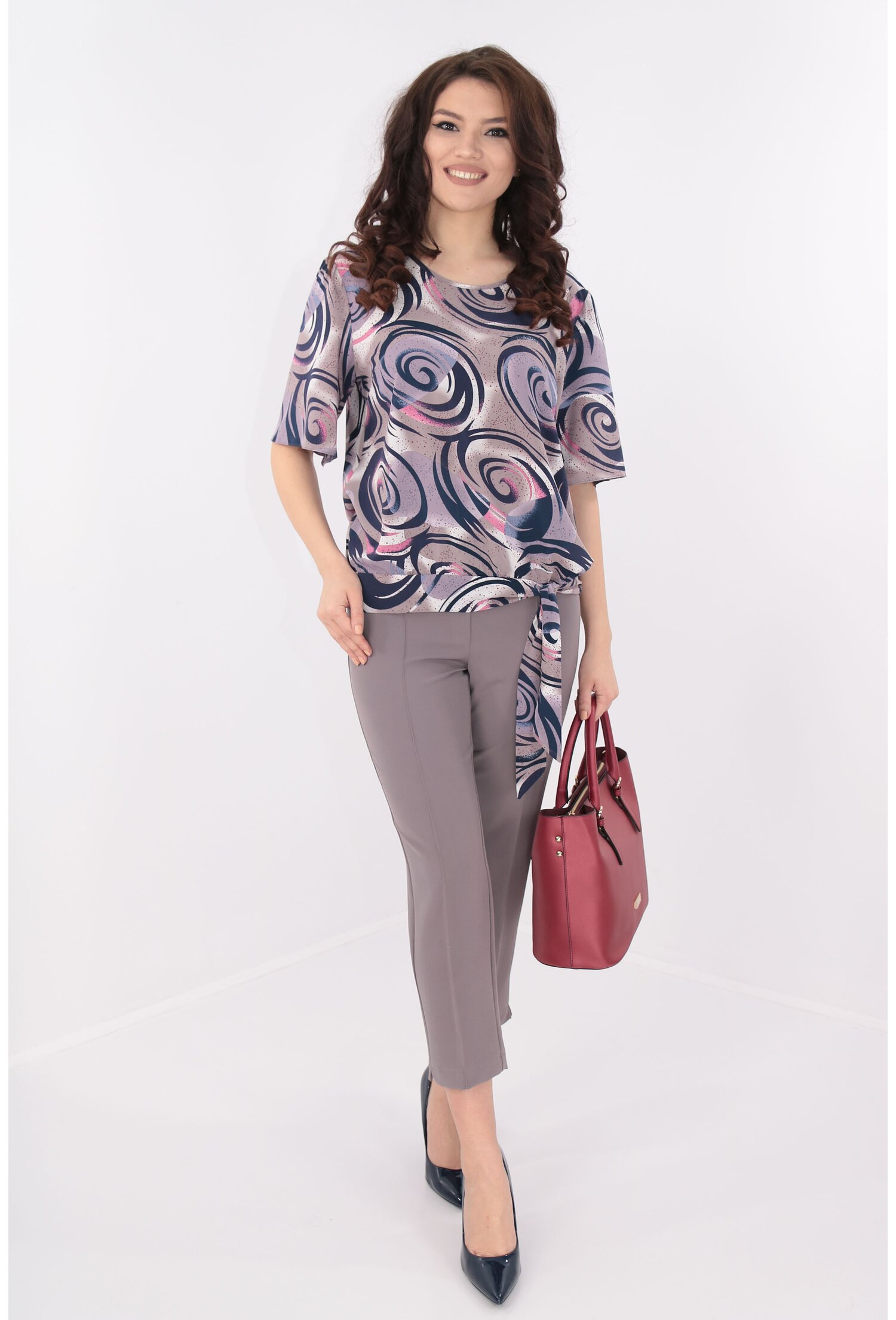 Costum elegant gri format din bluza si pantaloni