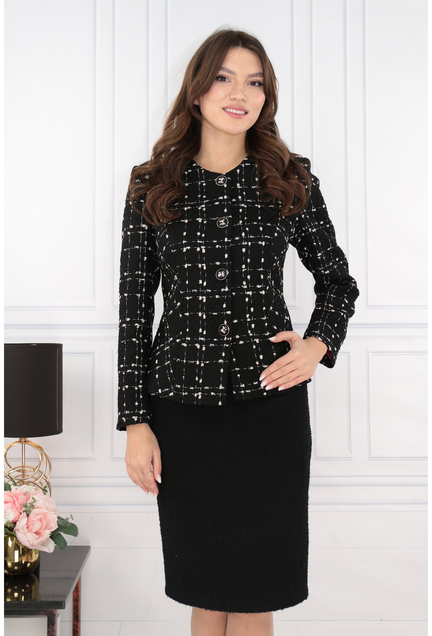 Costum elegant - sacou si fusta din stofa bucle neagra