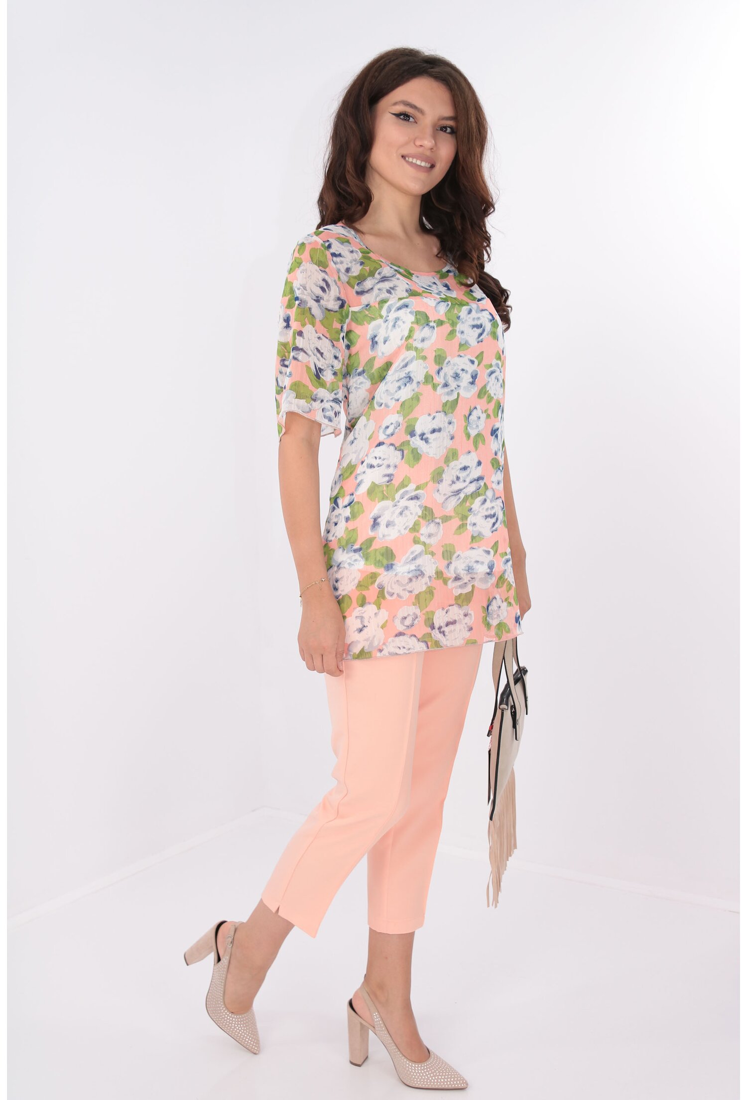 Costum roz bluza din voal si pantaloni
