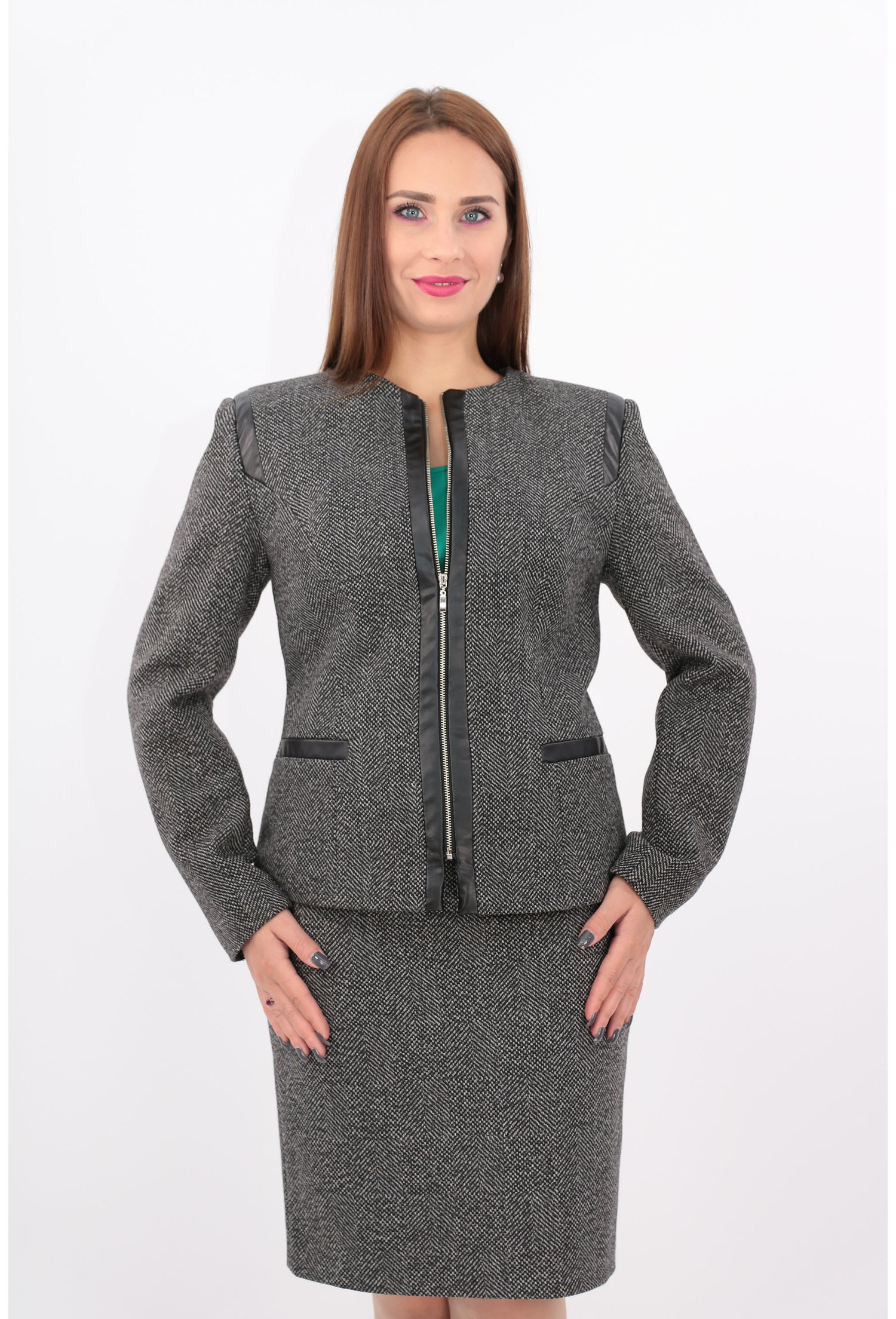 Costum sacou si fusta cu garnitura din piele neagra