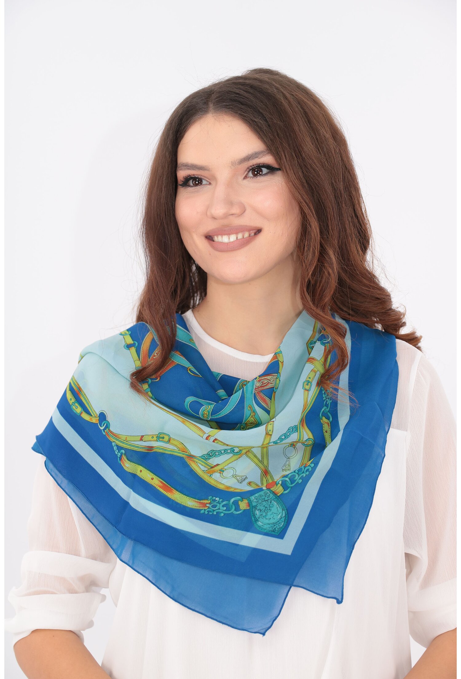Esarfa fina albastra cu chenar bleu