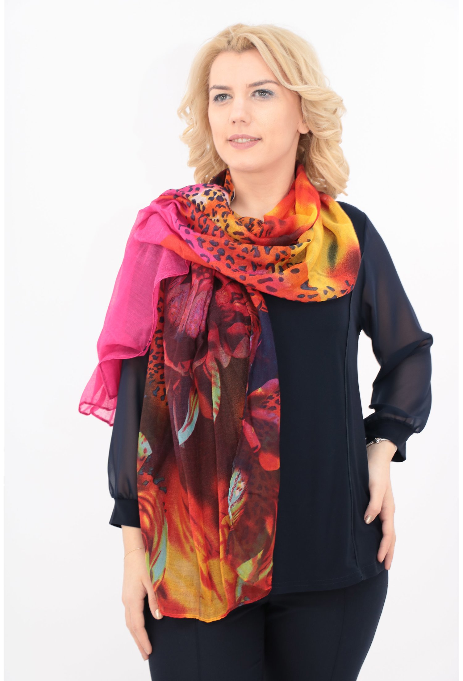 Esarfa fina ciclamen cu print floral maxi