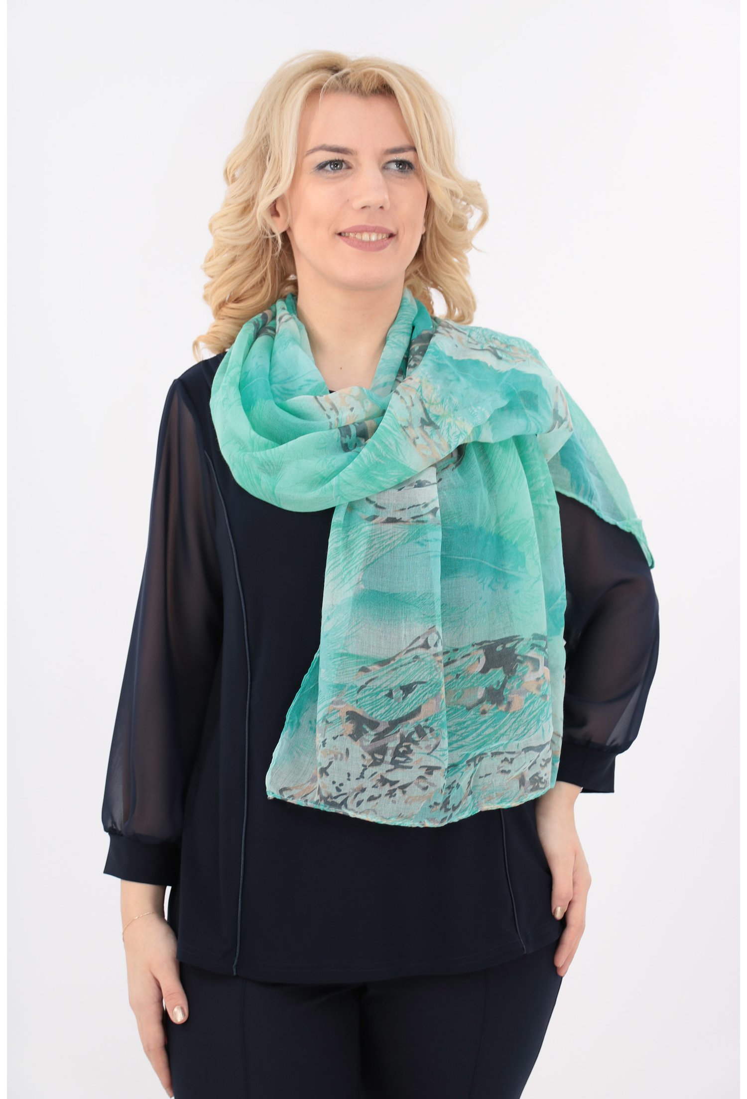 Esarfa fina verde-menta cu print abstract