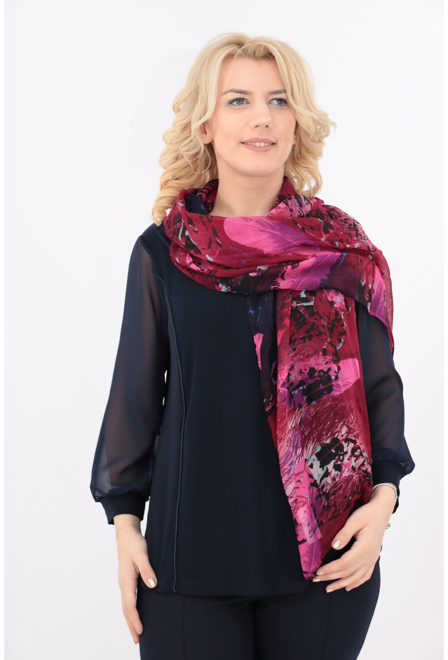 Esarfa fina violet cu print abstract