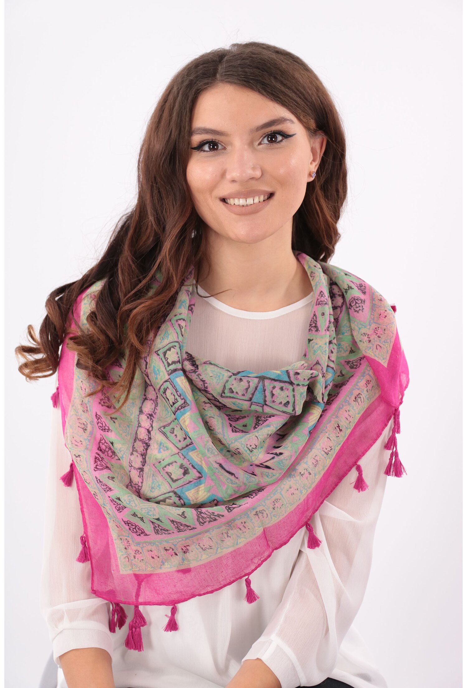 Esarfa patrata fucsia cu desen geometric