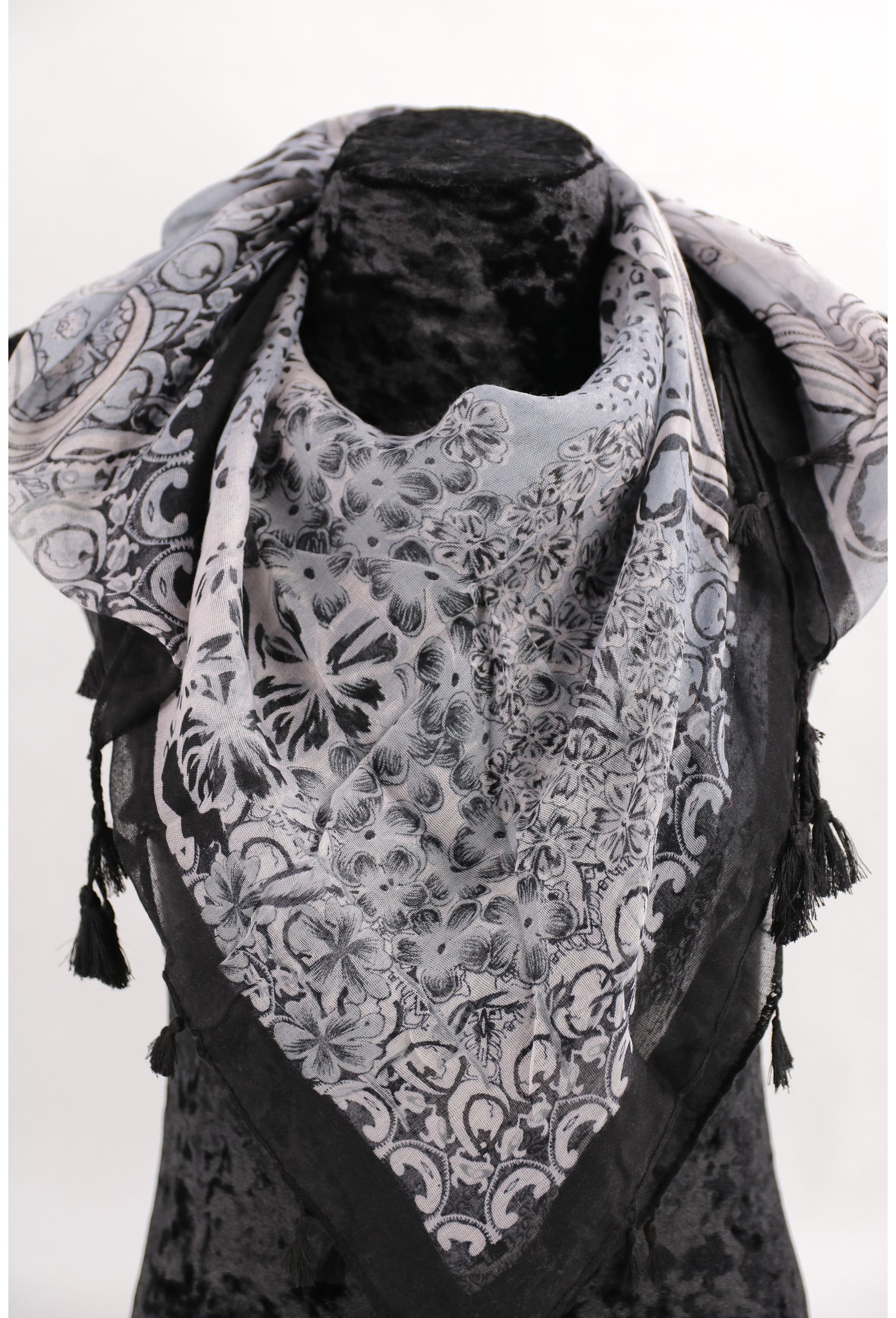 Esarfa patrata gri cu animal print