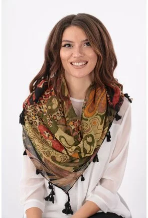 Esarfa patrata neagra cu animal print si desen bordurat