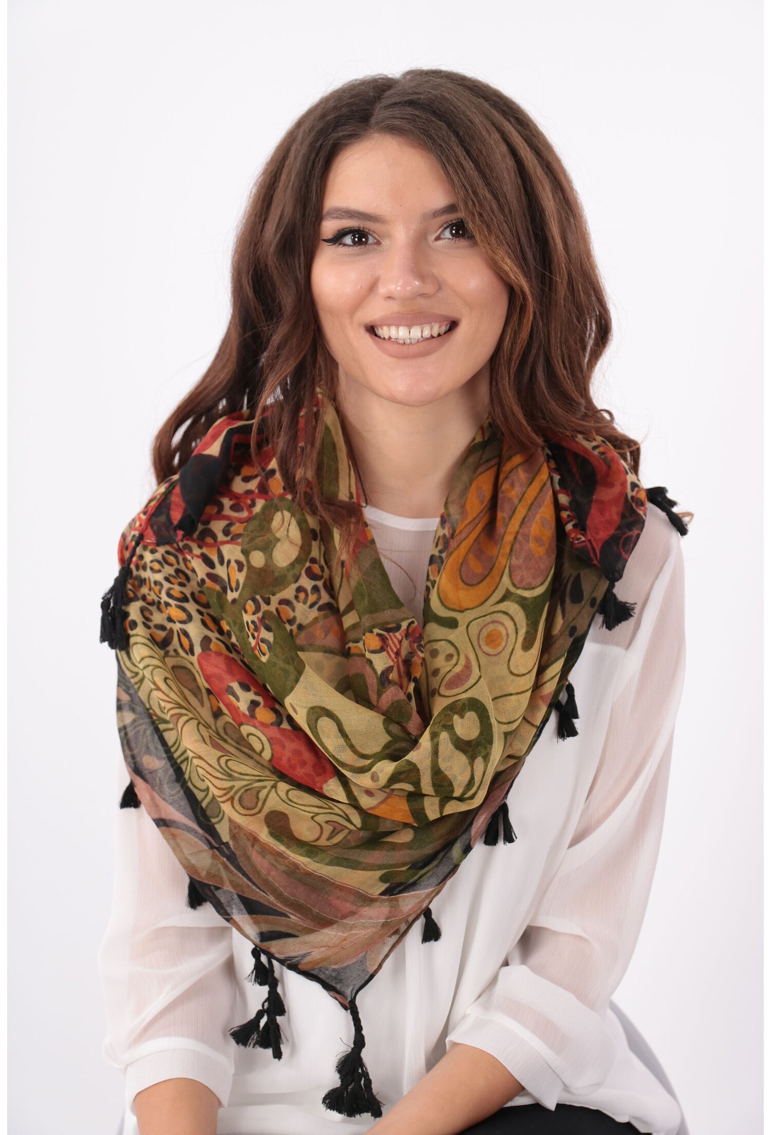 Esarfa patrata neagra cu animal print si desen bordurat