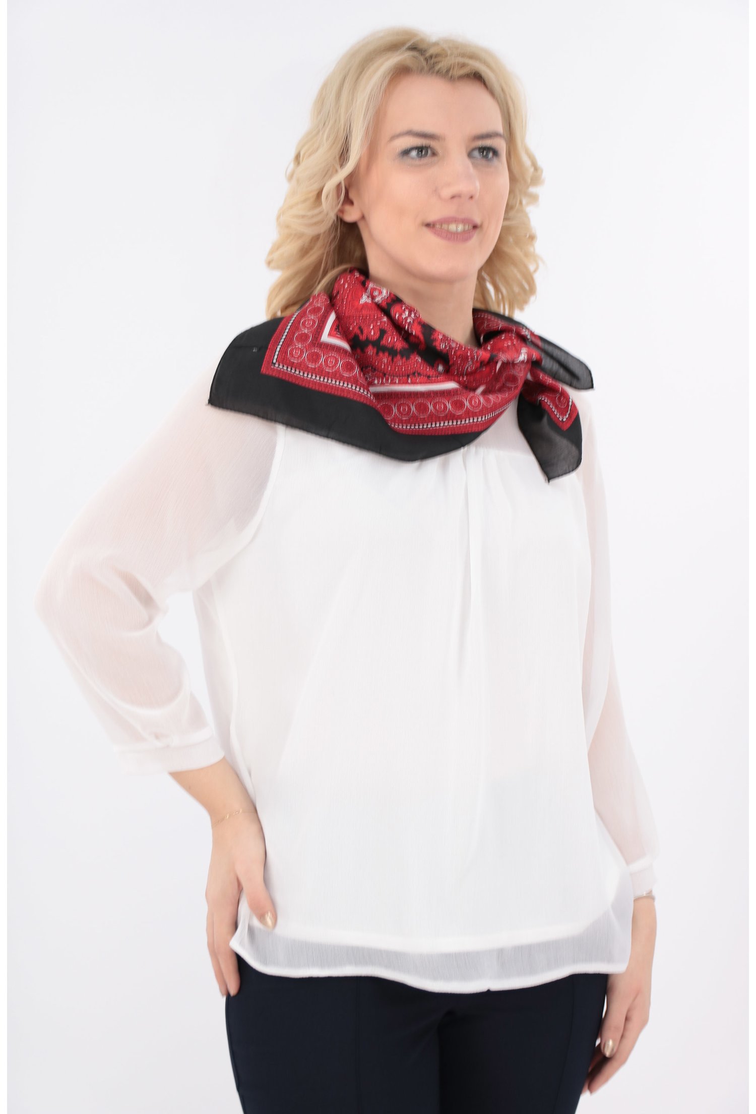Esarfa patrata neagra-rosie