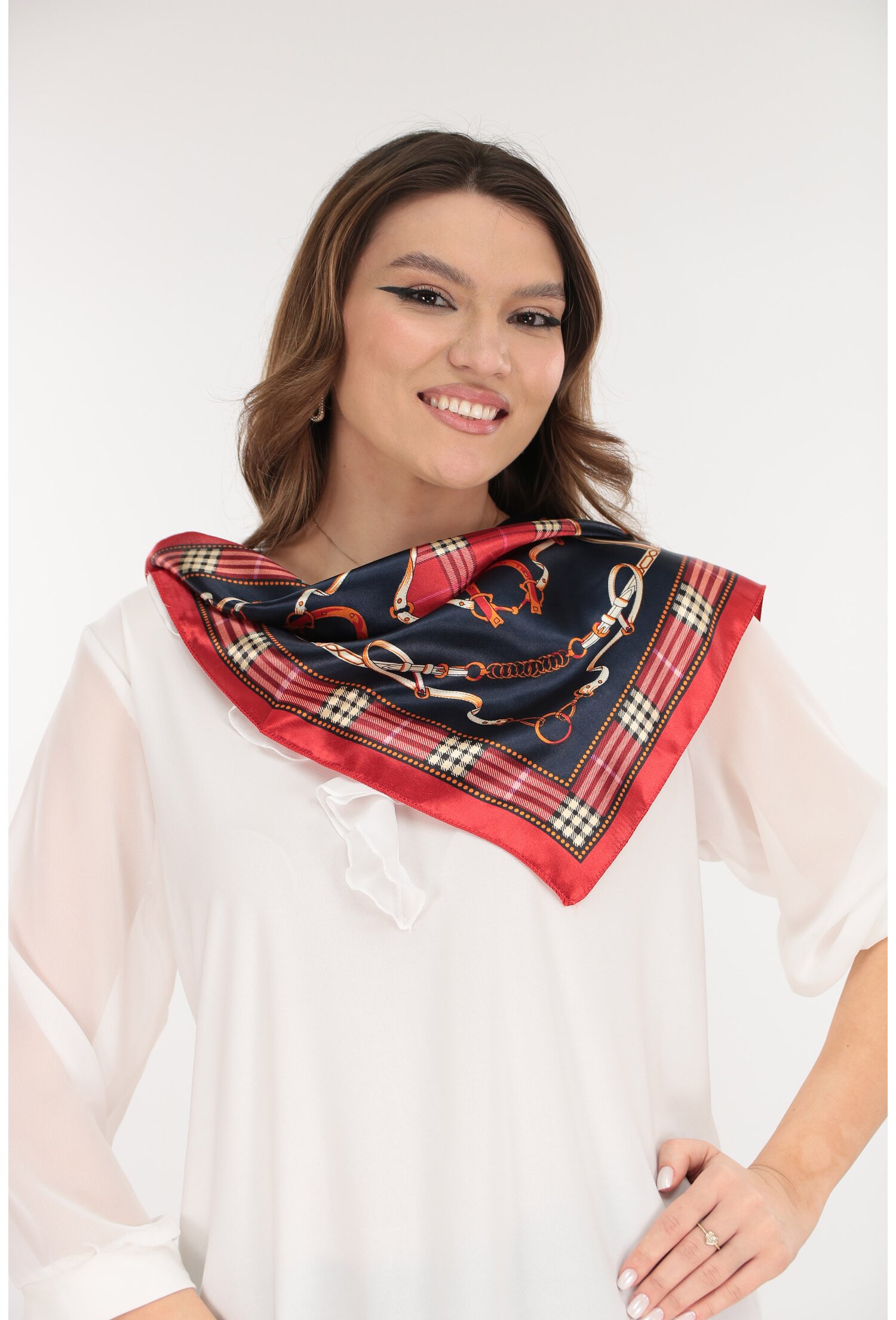 Esarfa patrata satinata cu print abstract rosu-bleumarin