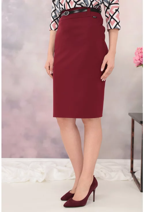 Fusta conica din stofa bordo accesorizata in talie cu o curea