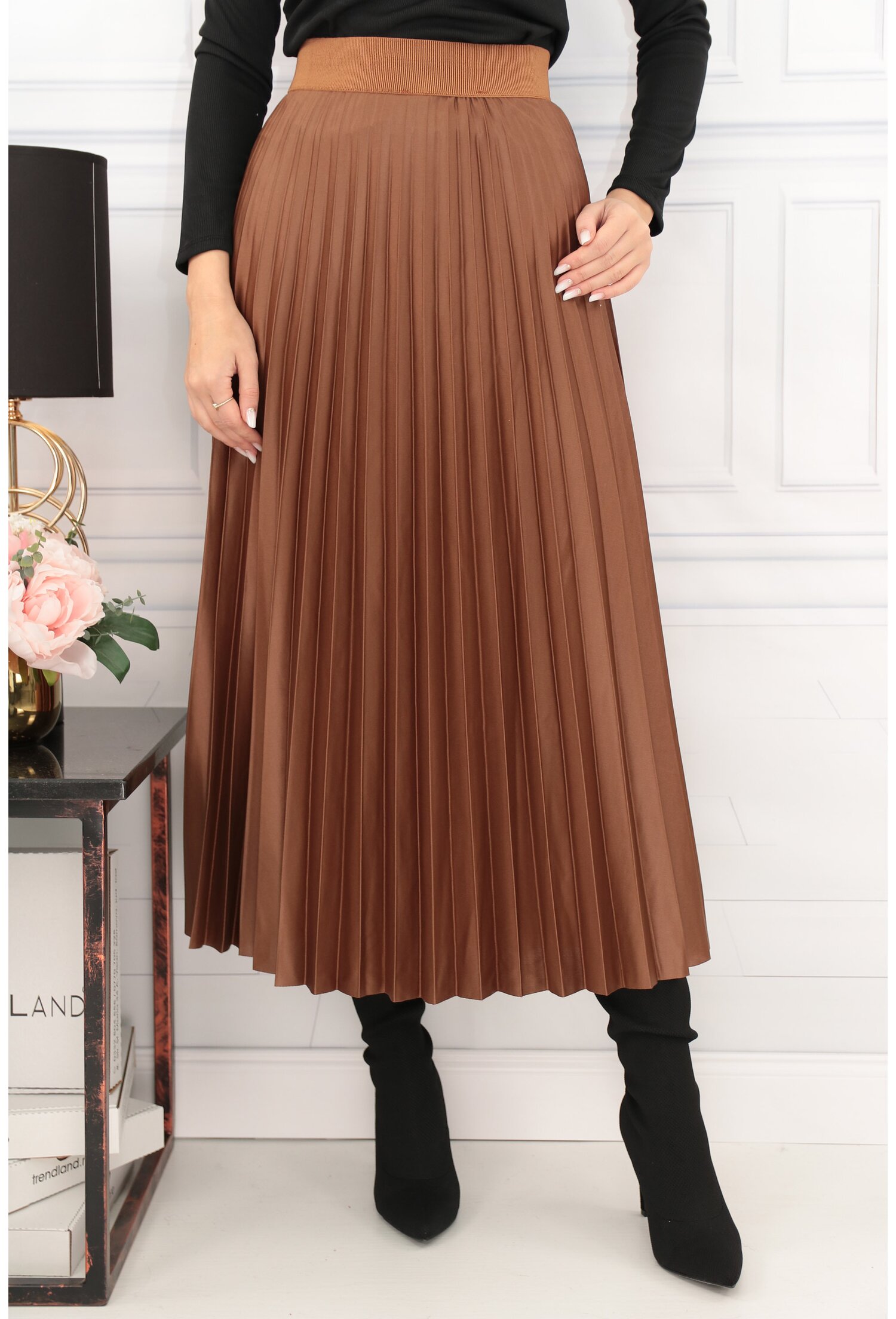 Fusta midi camel plisata