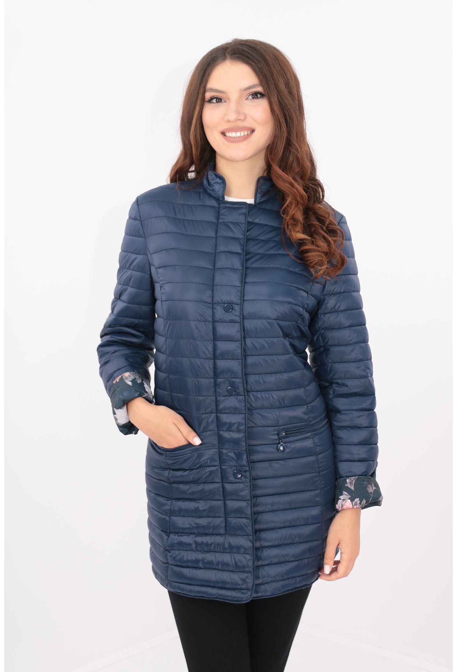 Jacheta fas bleumarin cu captuseala cu desen floral