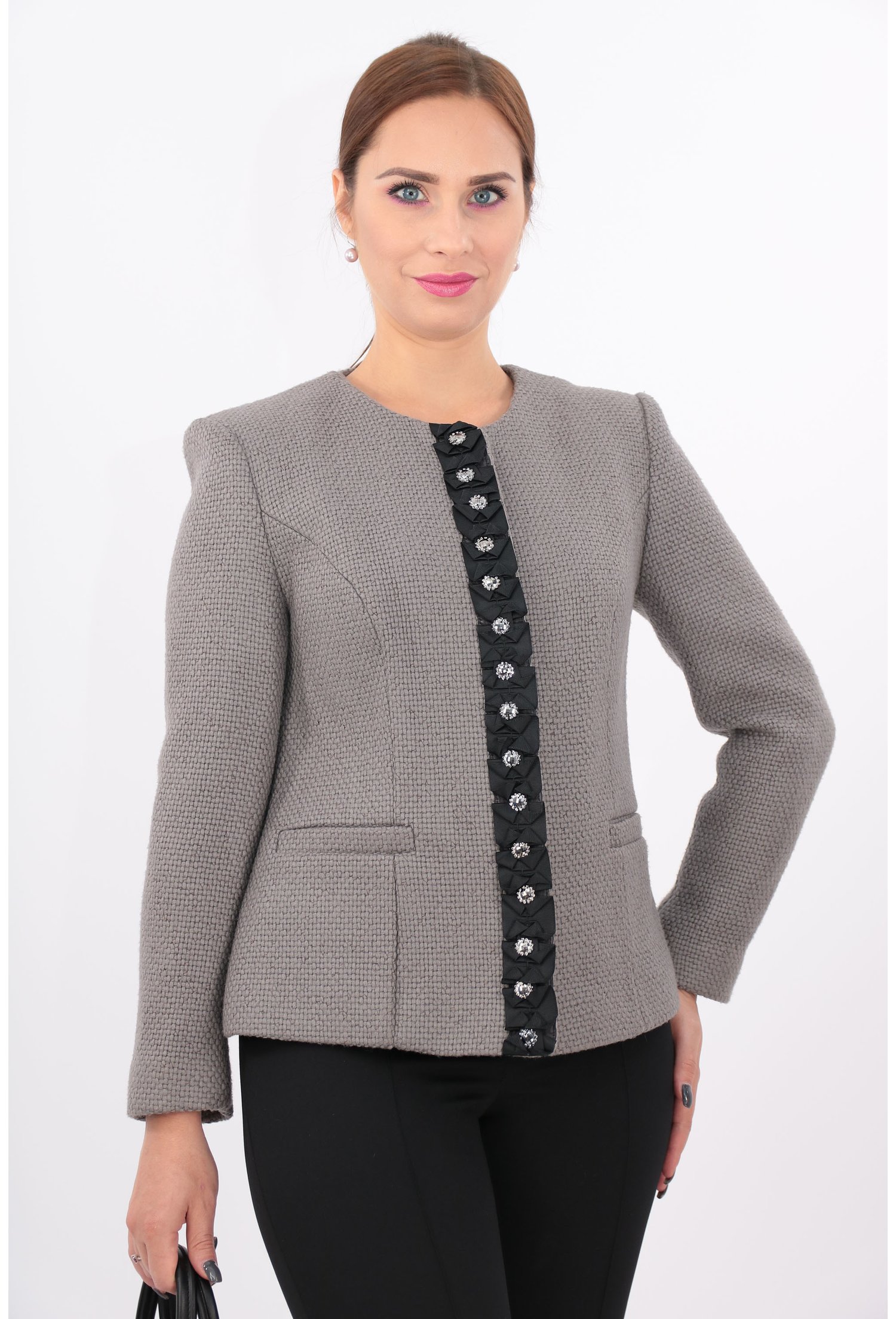 Jacheta gri cu garnitura neagra