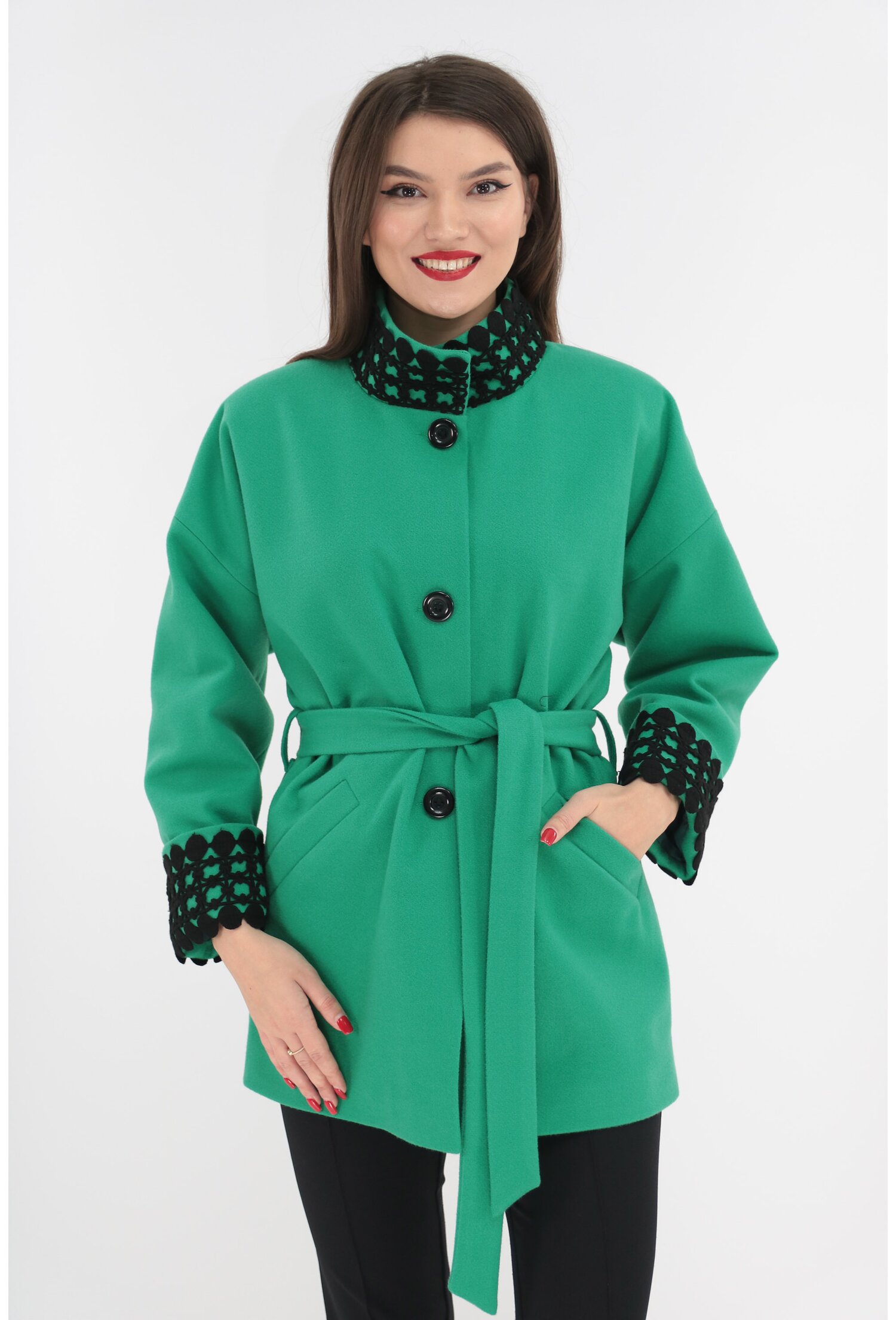 Jacheta oversized verde cu aplicatii din dantela