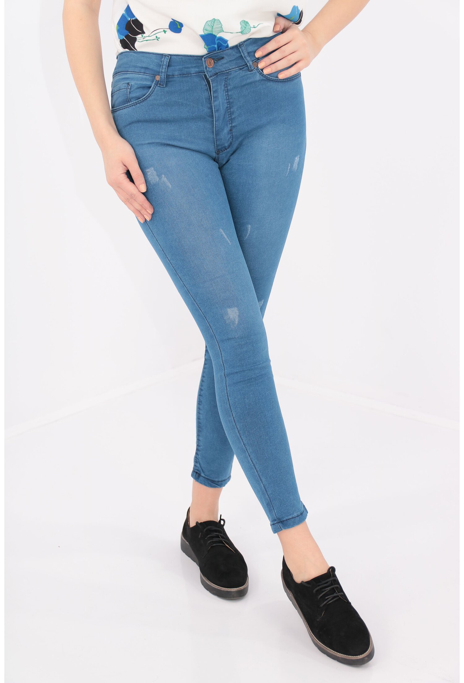 Jeans skinny fit cu rosaturi decorative