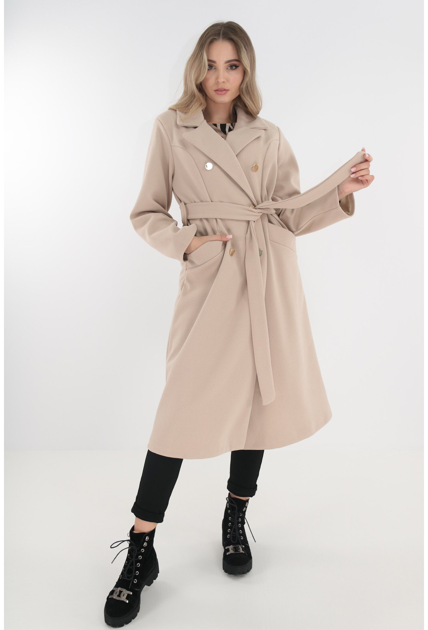 Poze Palton din stofa crem cu nasturi aurii si cordon in talie