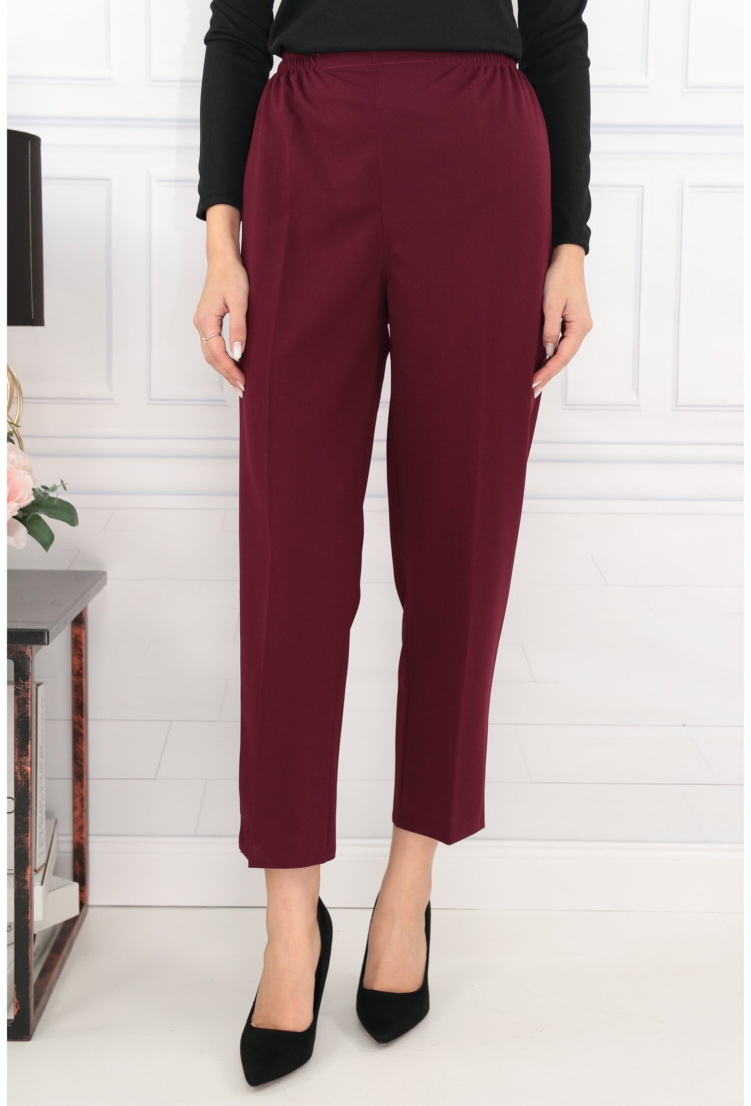 Pantaloni clasici din stofa subtire bordo cu elastic in talie