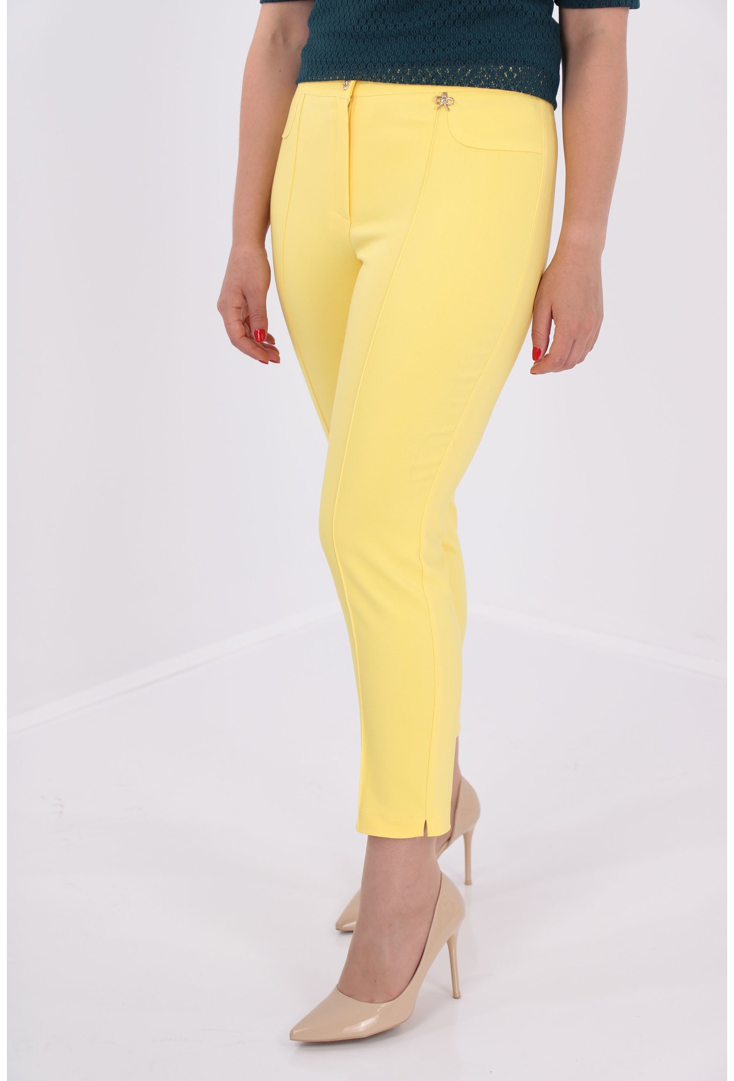 Pantaloni conici galbeni