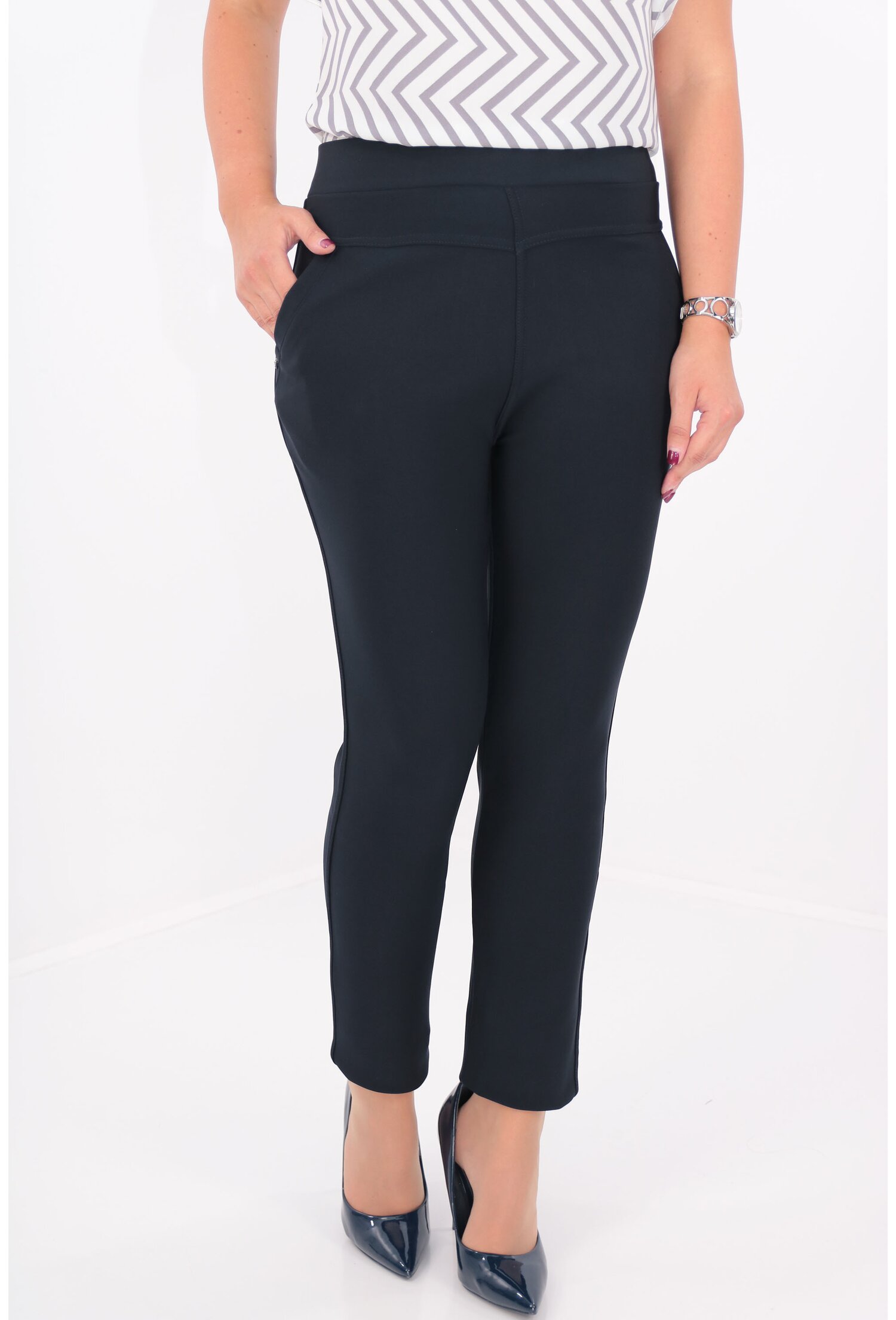 Pantaloni office bleumarin cu buzunare si strasuri