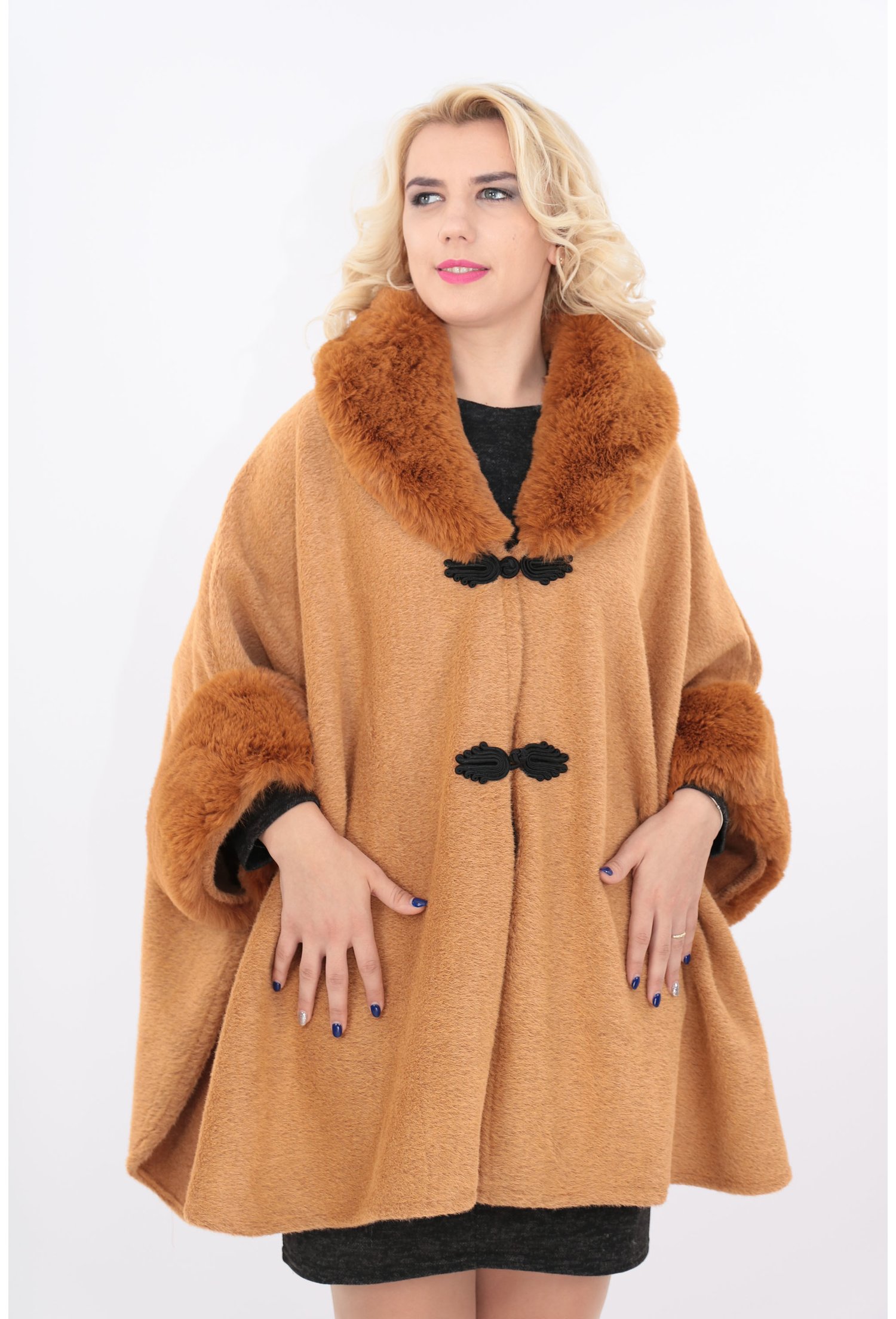 Poncho elegant camel cu guler de blana