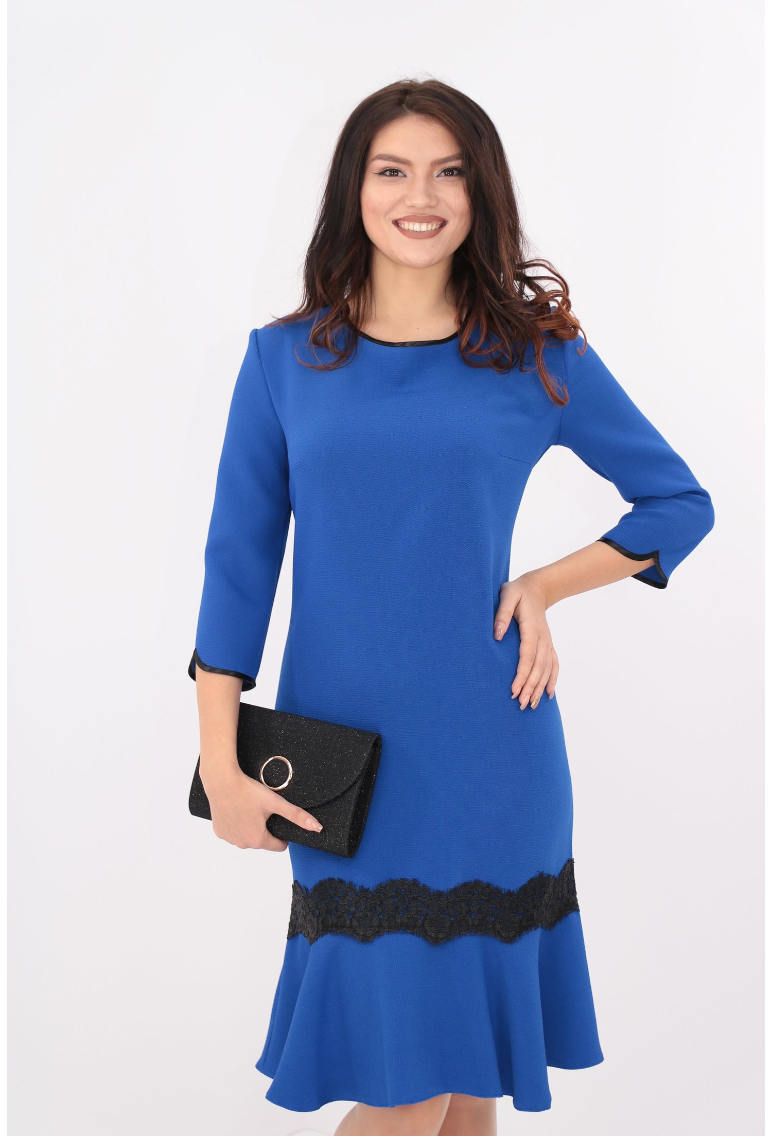 Rochie albastra-regal cu volan si dantela neagra
