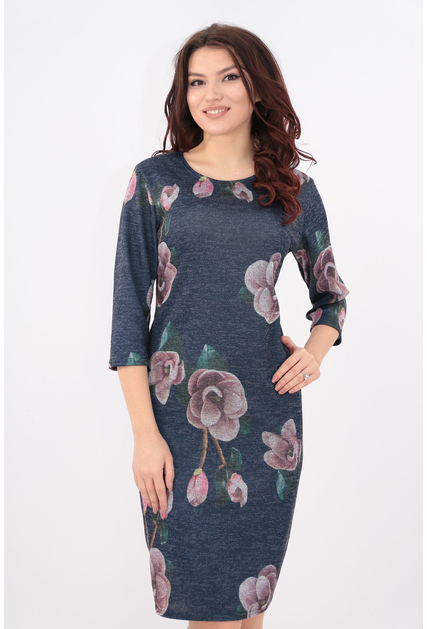 Rochie bleumarin cu bujori roz