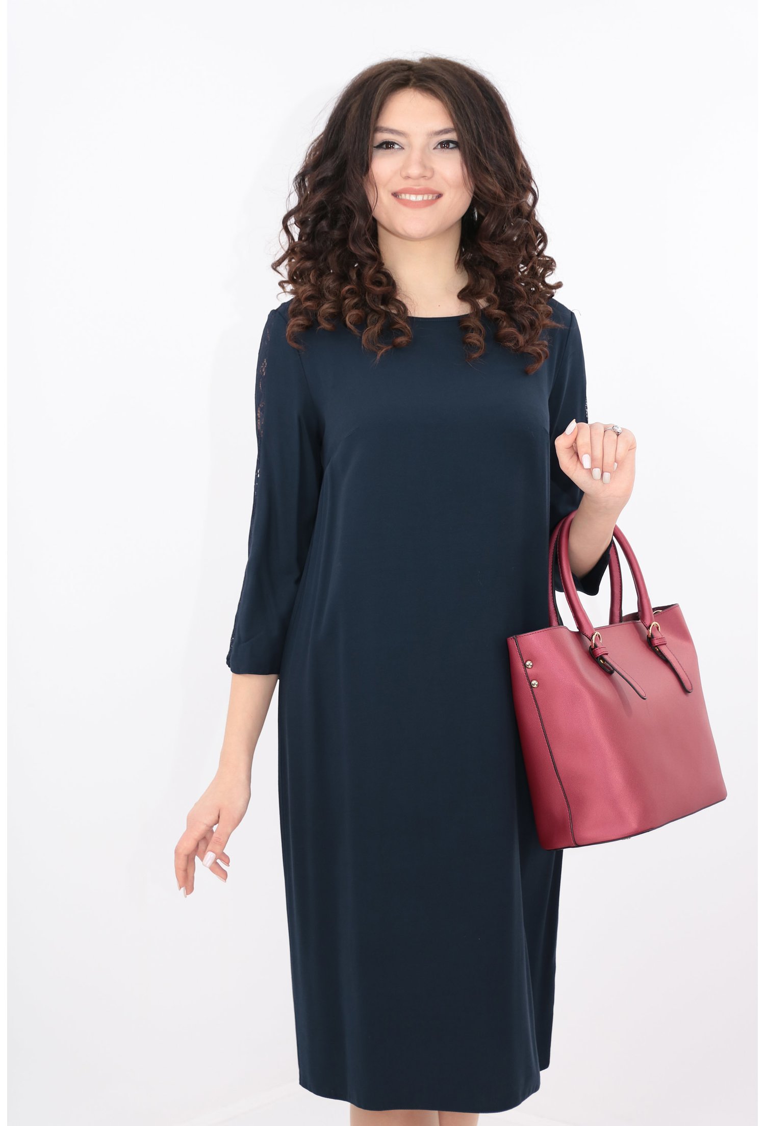 Rochie bleumarin cu dantela pe maneca