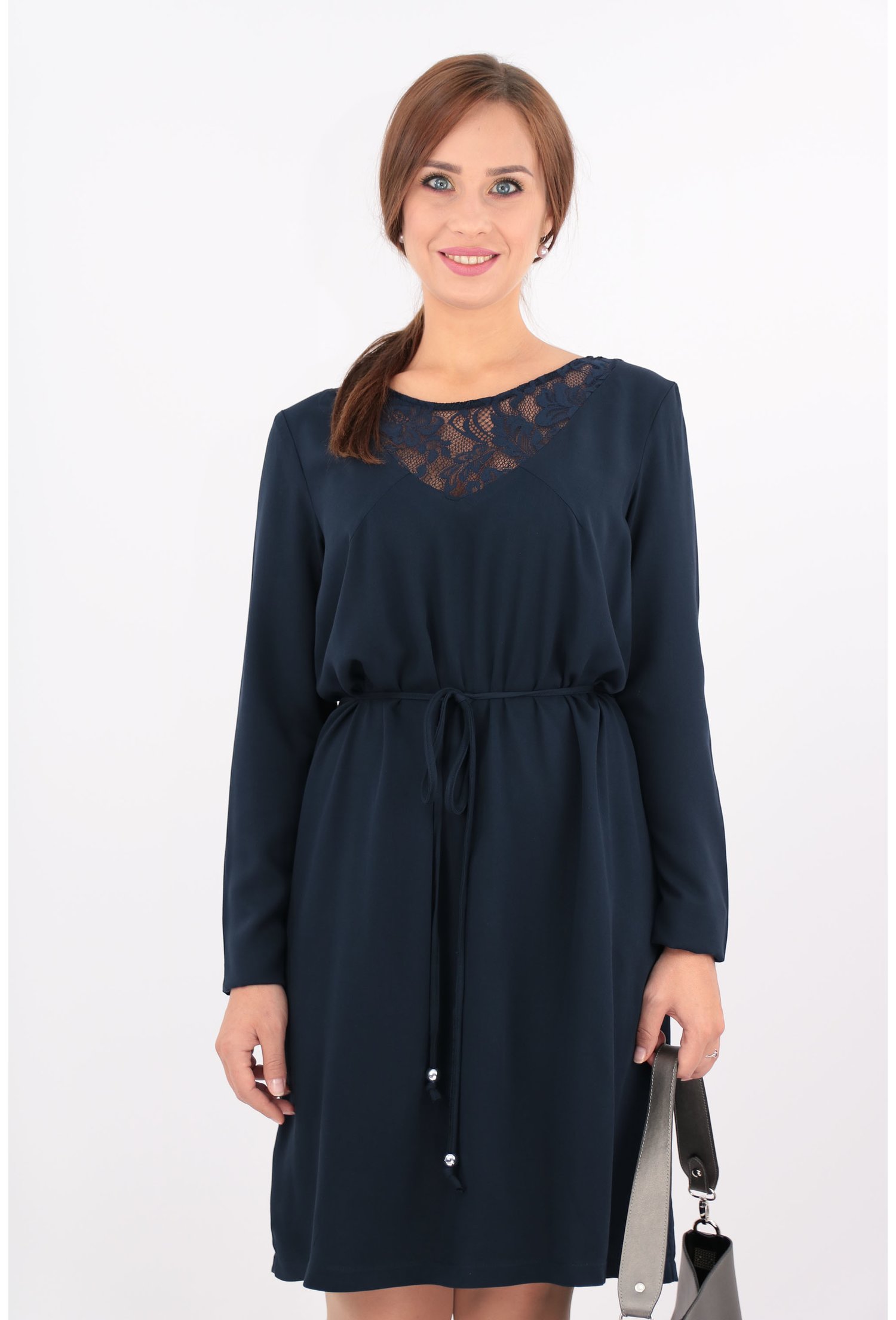Rochie bleumarin cu dantela si cordon in talie