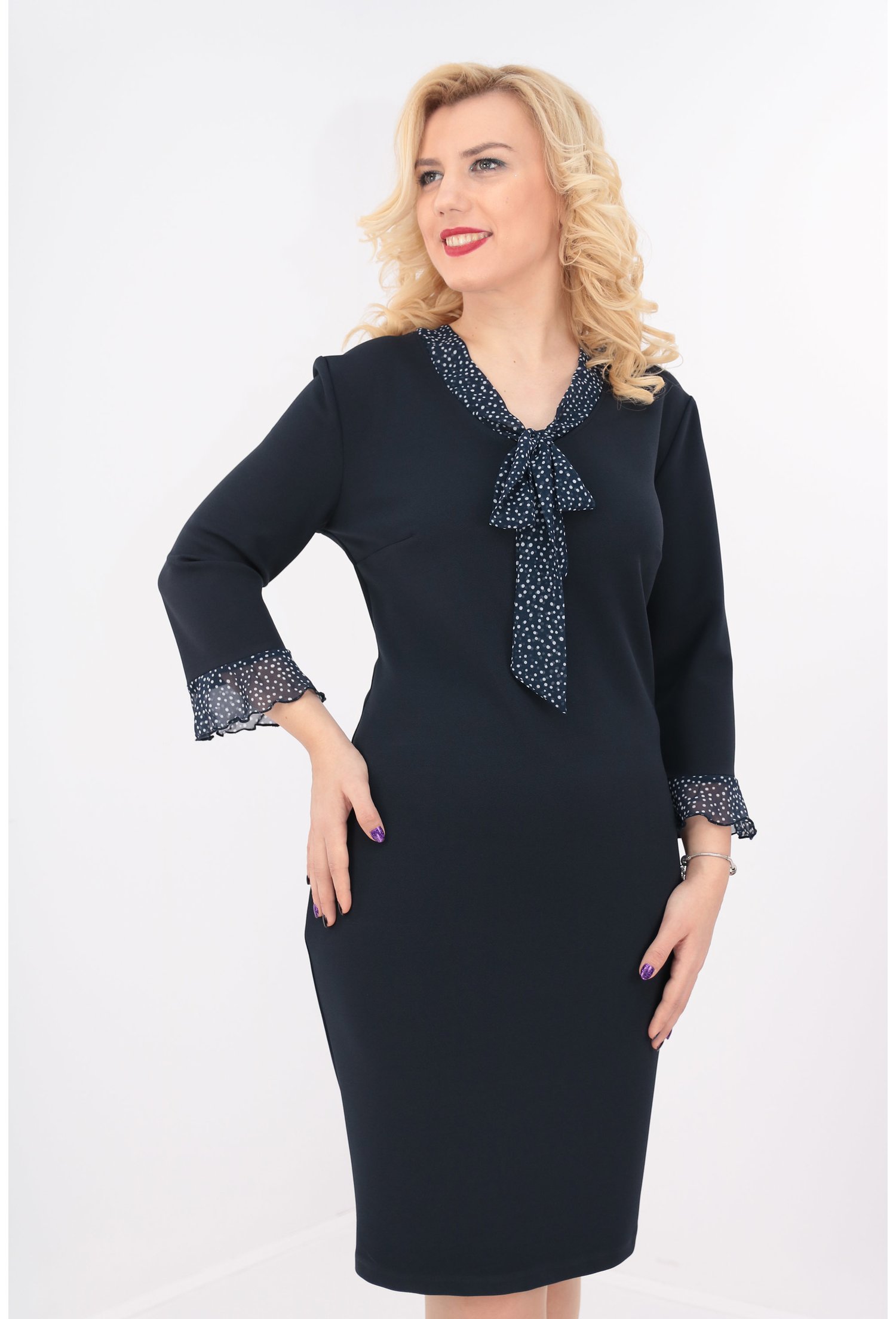 Rochie bleumarin cu esarfa cu buline
