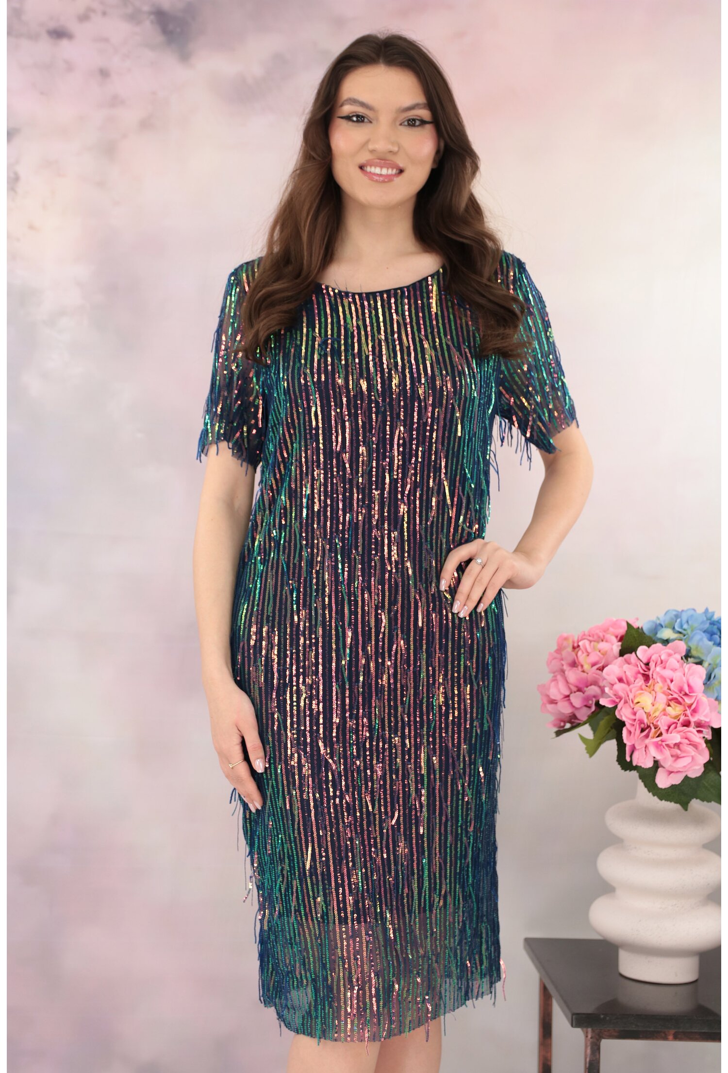 Rochie bleumarin cu franjuri si paiete cu reflexii multicolore