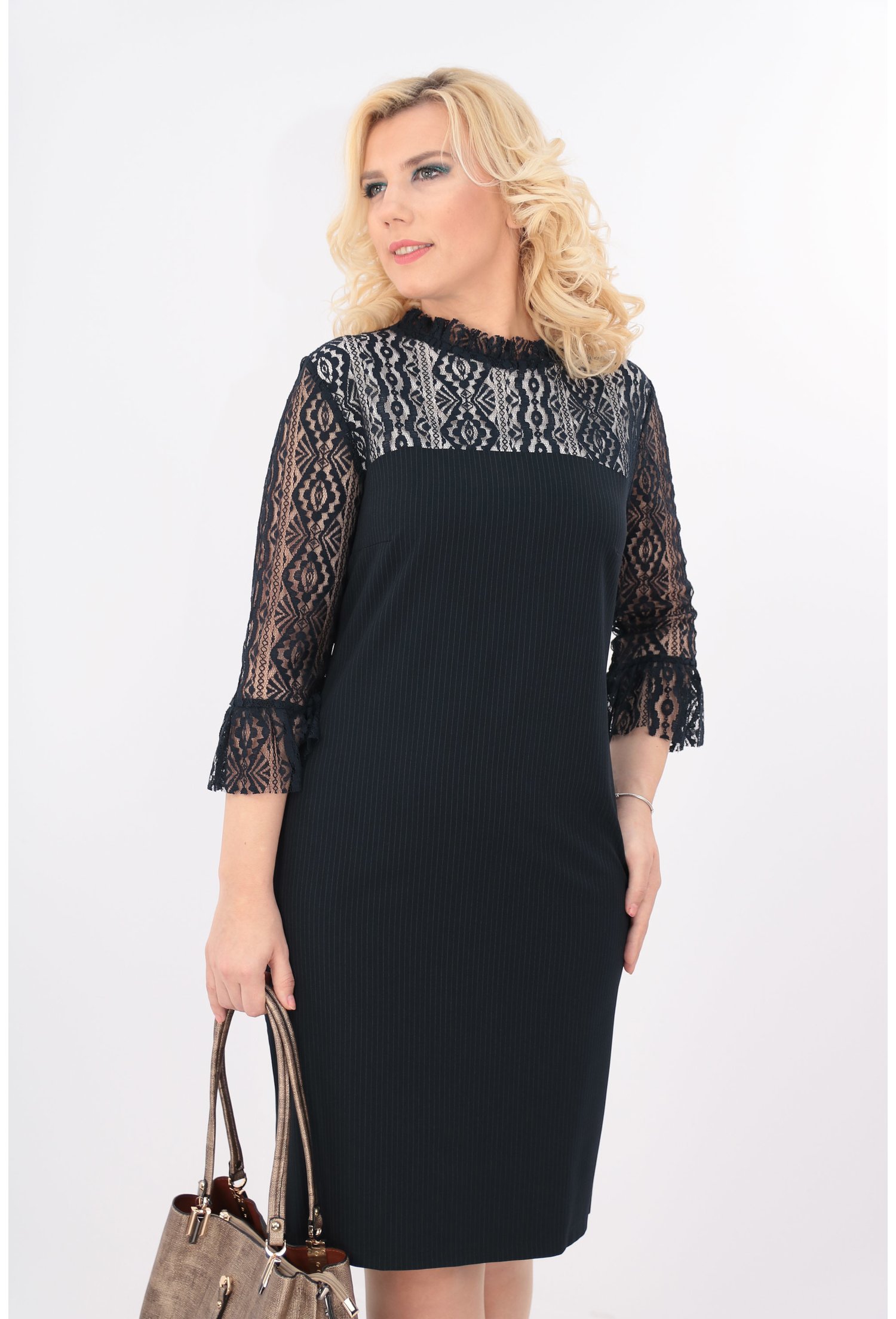 Rochie bleumarin cu maneci din dantela