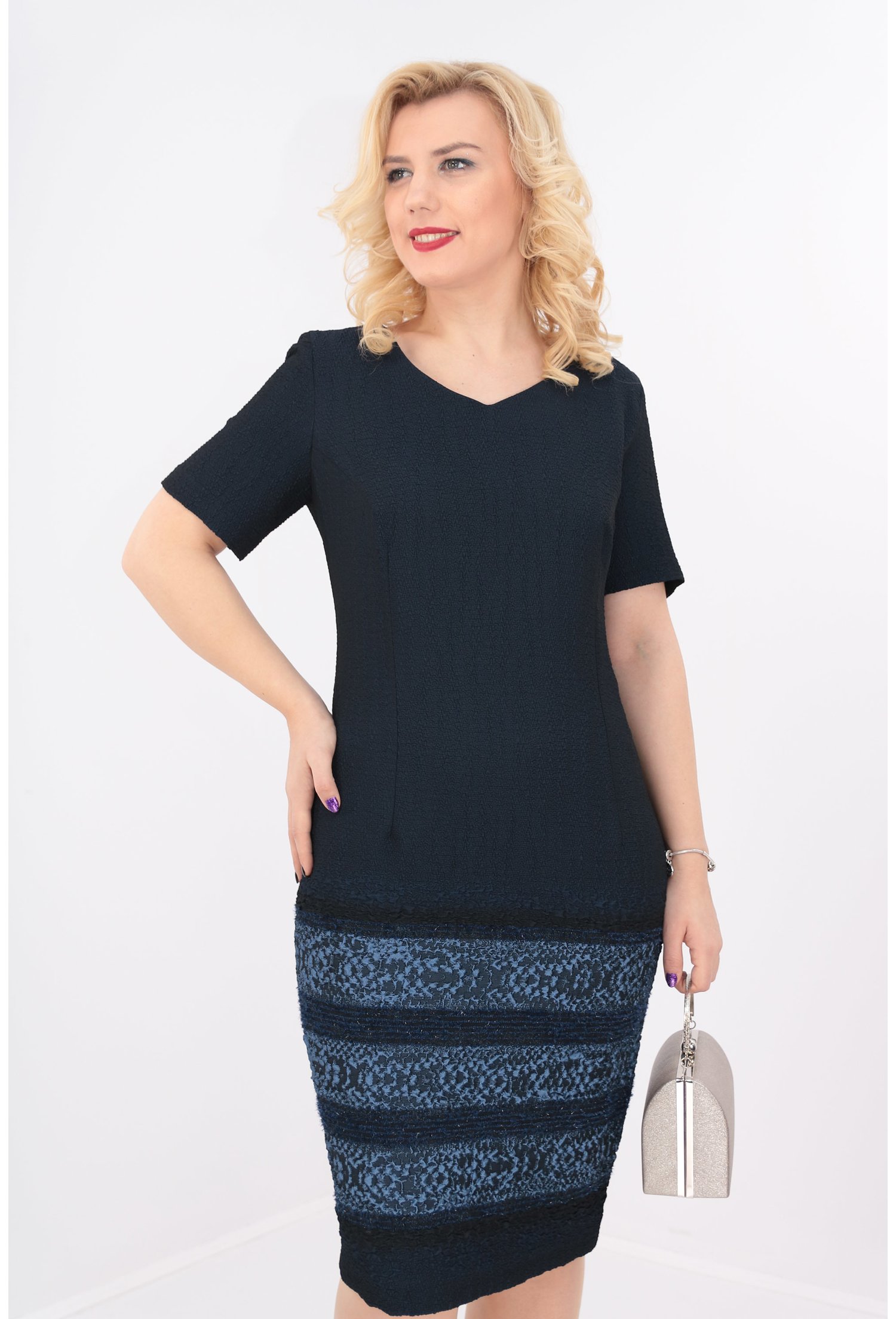 Rochie bleumarin din brocard cu bordura la tiv