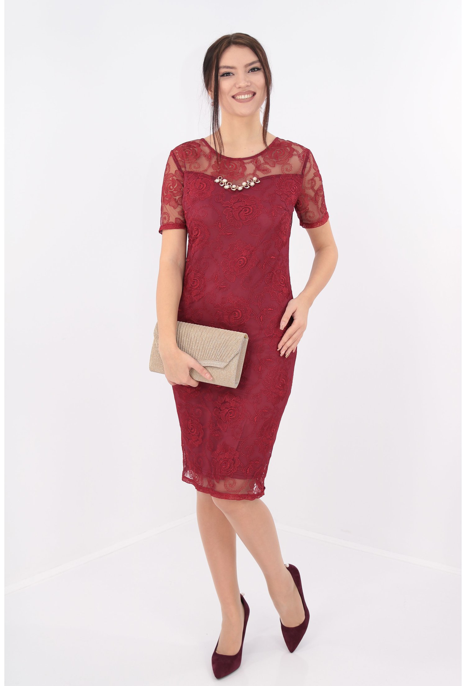 Rochie bordo din dantela fina cu perle
